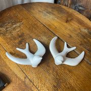 Couple d’hirondelles en plâtre