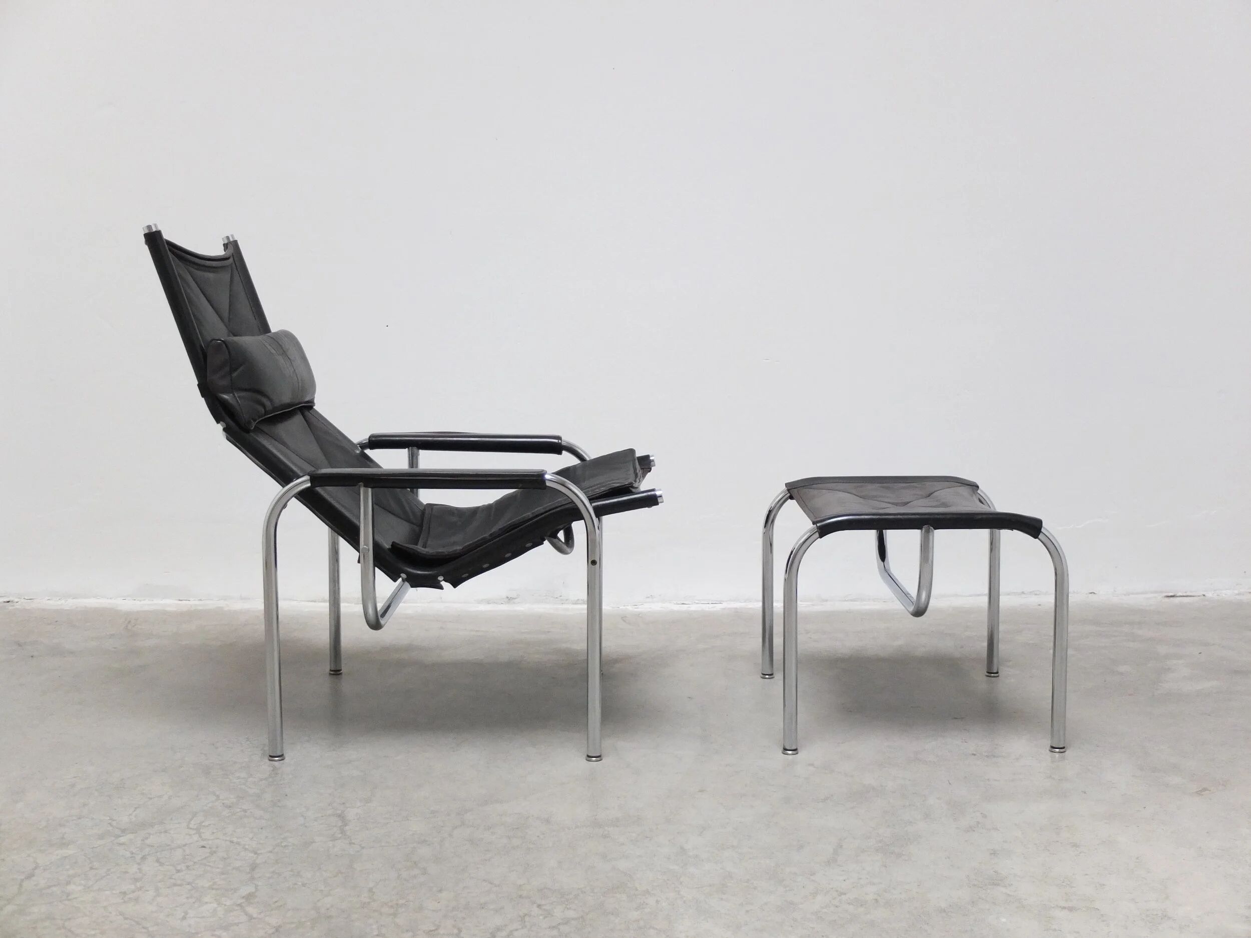 Fauteuil inclinable 'HE1106' avec repose-pieds par Hans Eichenberger pour Strässle, 1978