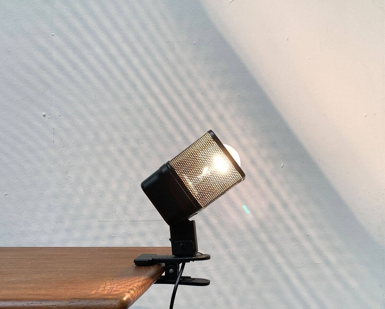 Postmodern mesh table lamp, 1980s