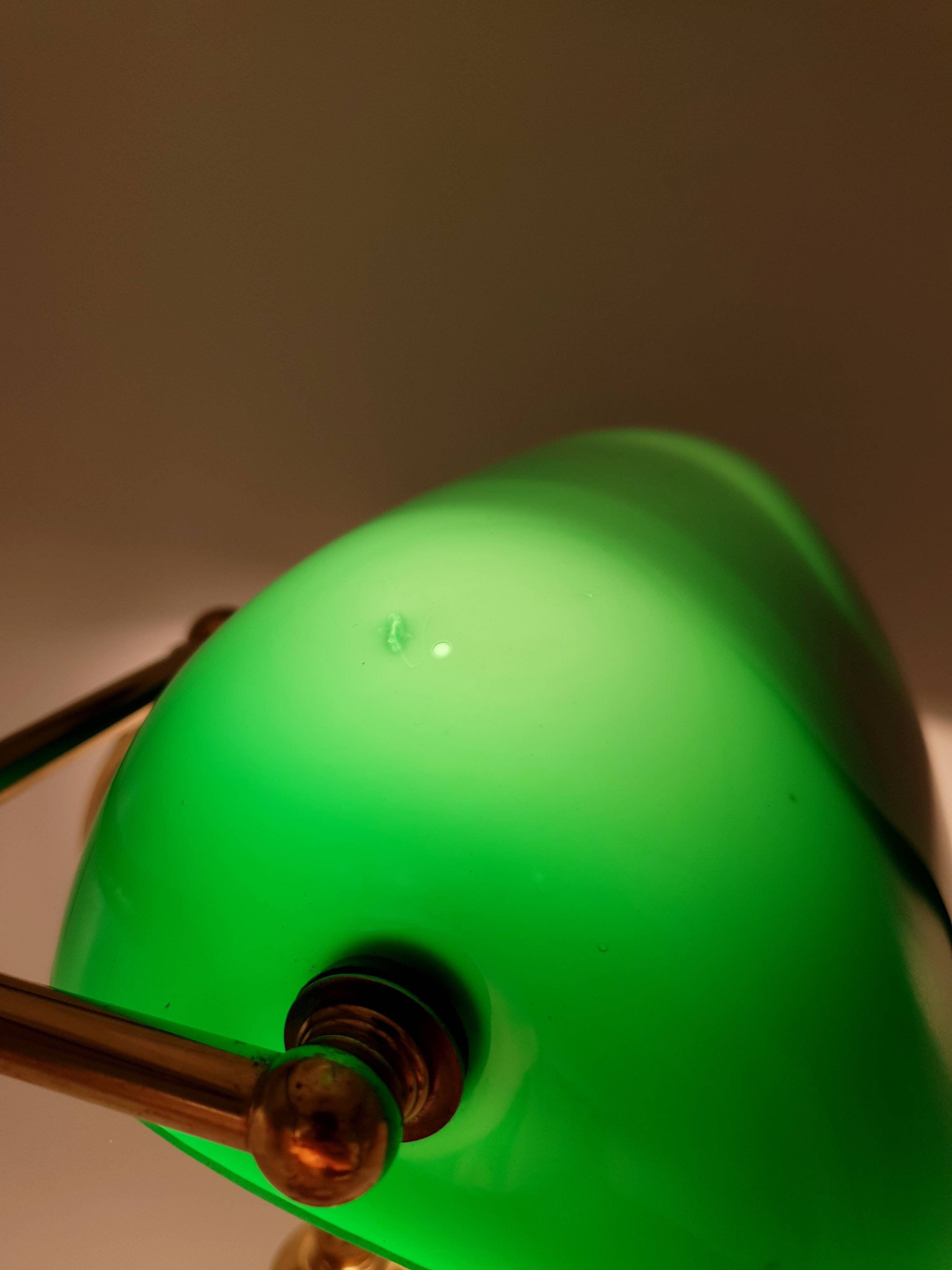 Banker's lamp or chain notary