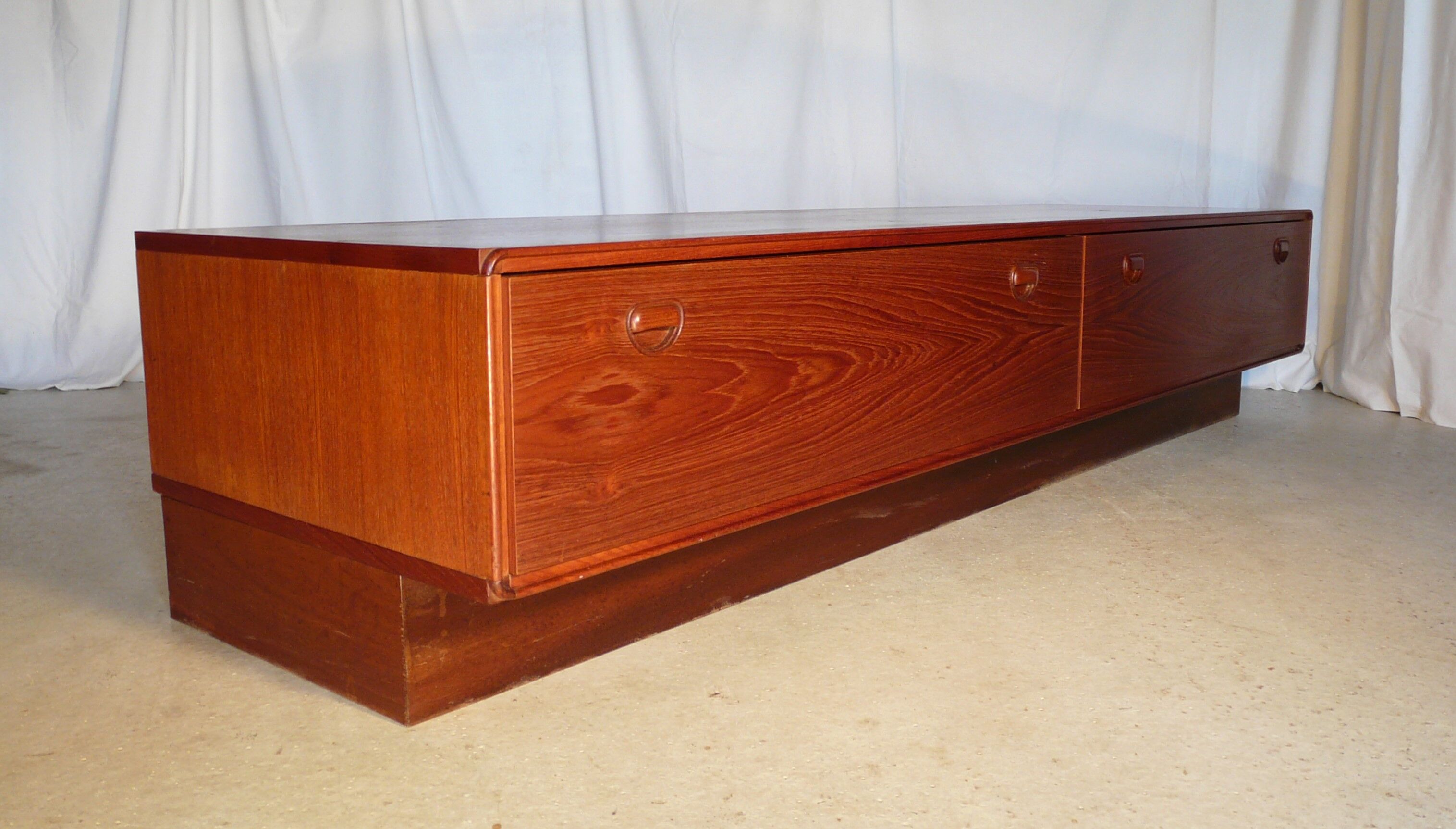 Scandinavian teak bass row