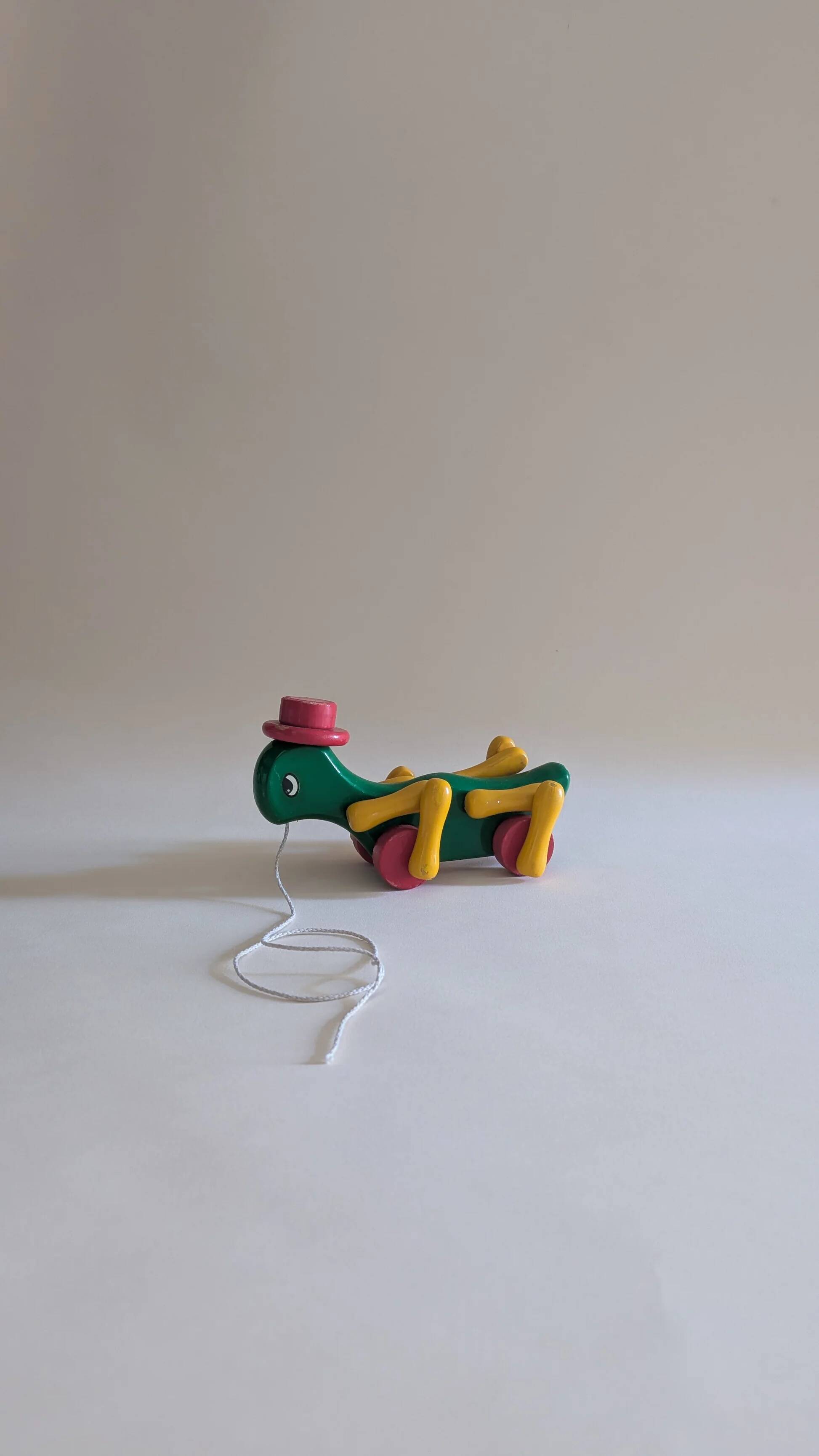 Grilllon, Kouvalias wooden pull toy