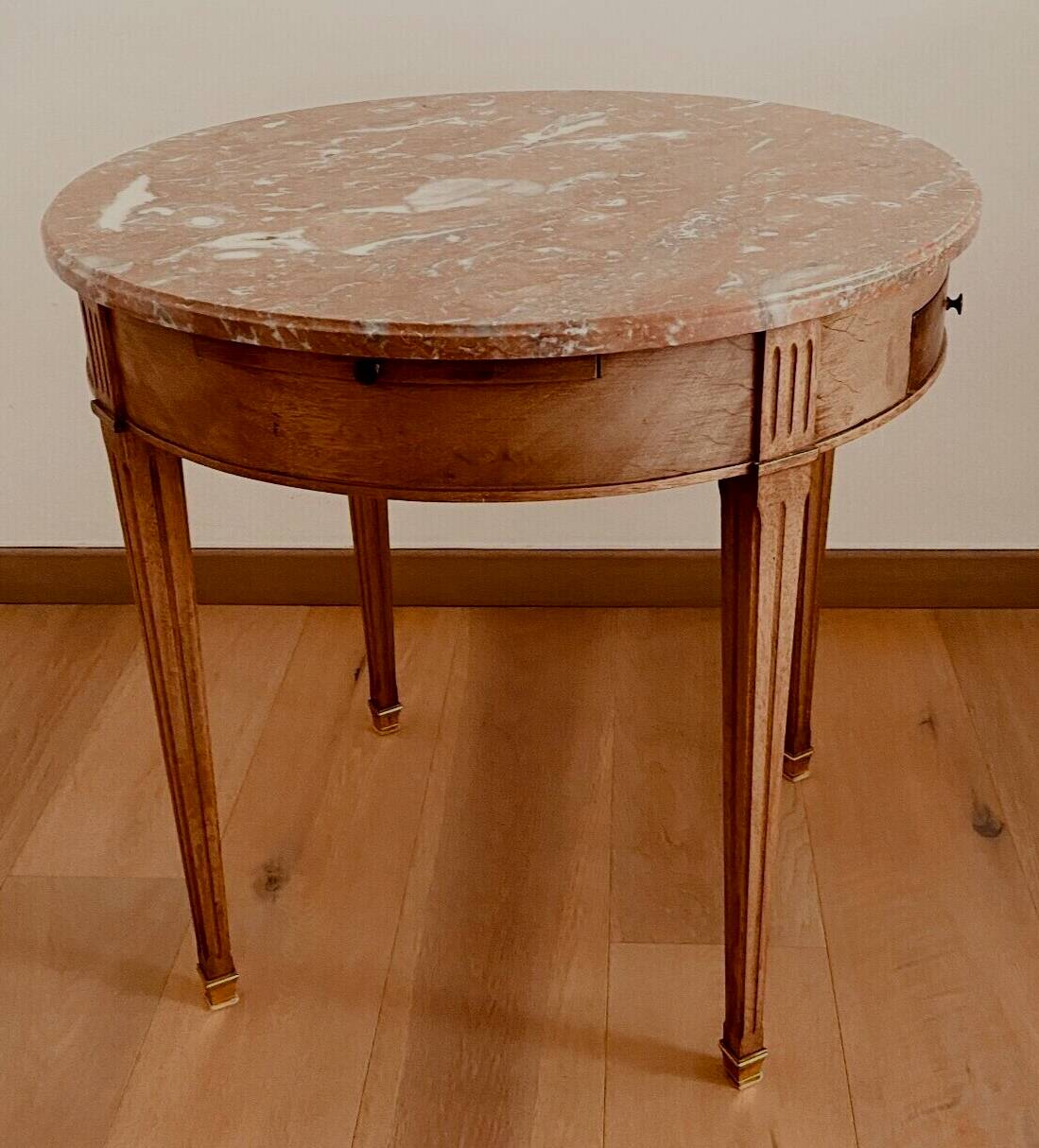 Louis XVI style pedestal table in mahogany and 20th century veneer
