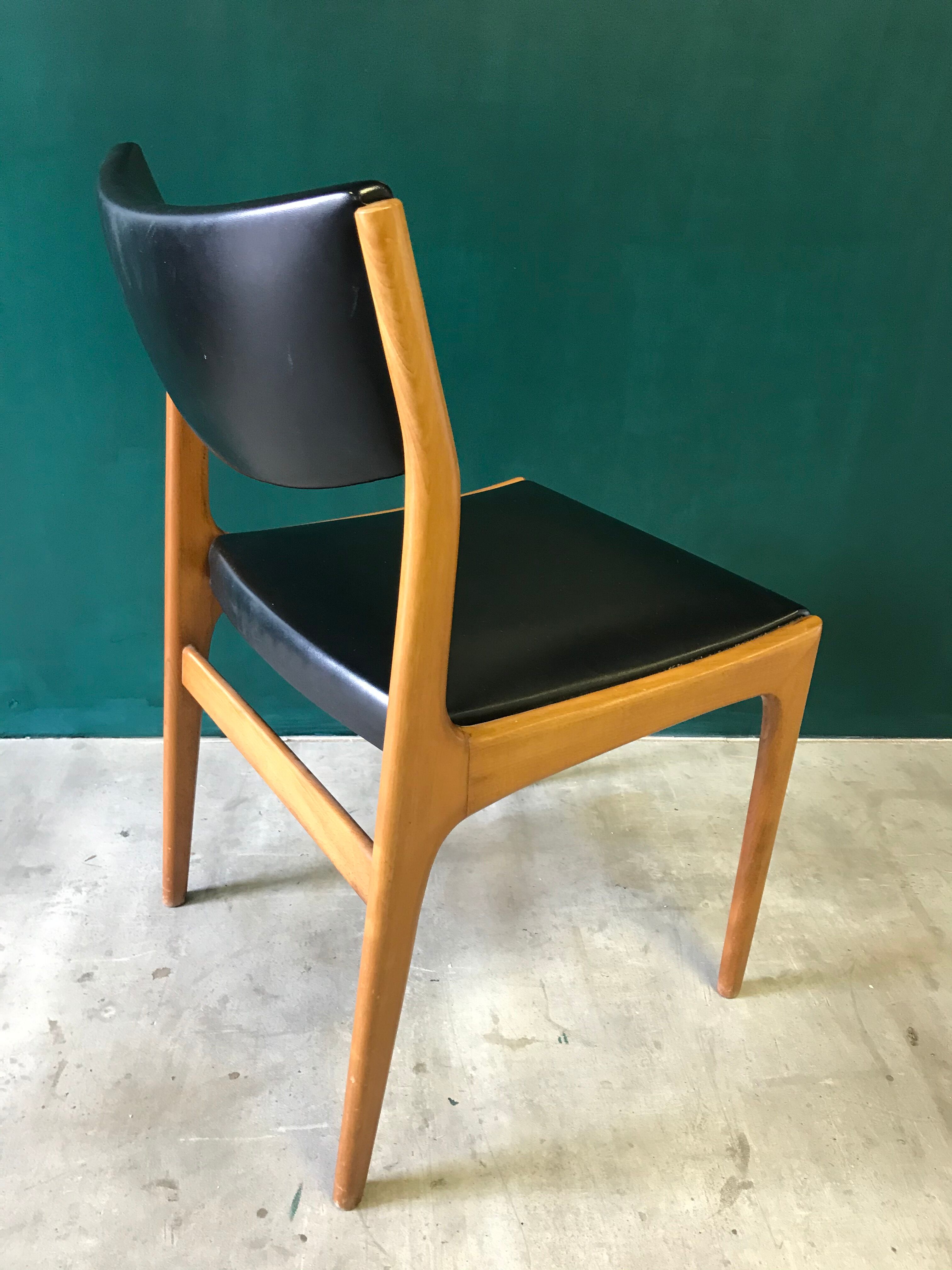 Series of 6 chairs from the 70s