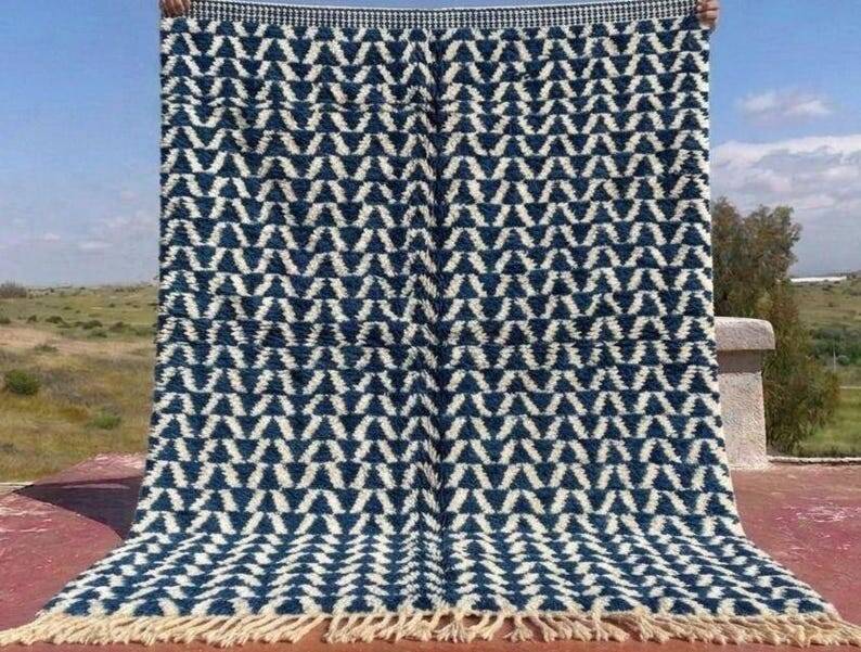 Moroccan Berber rug blue and ecru 300x200 cm – geometric pattern