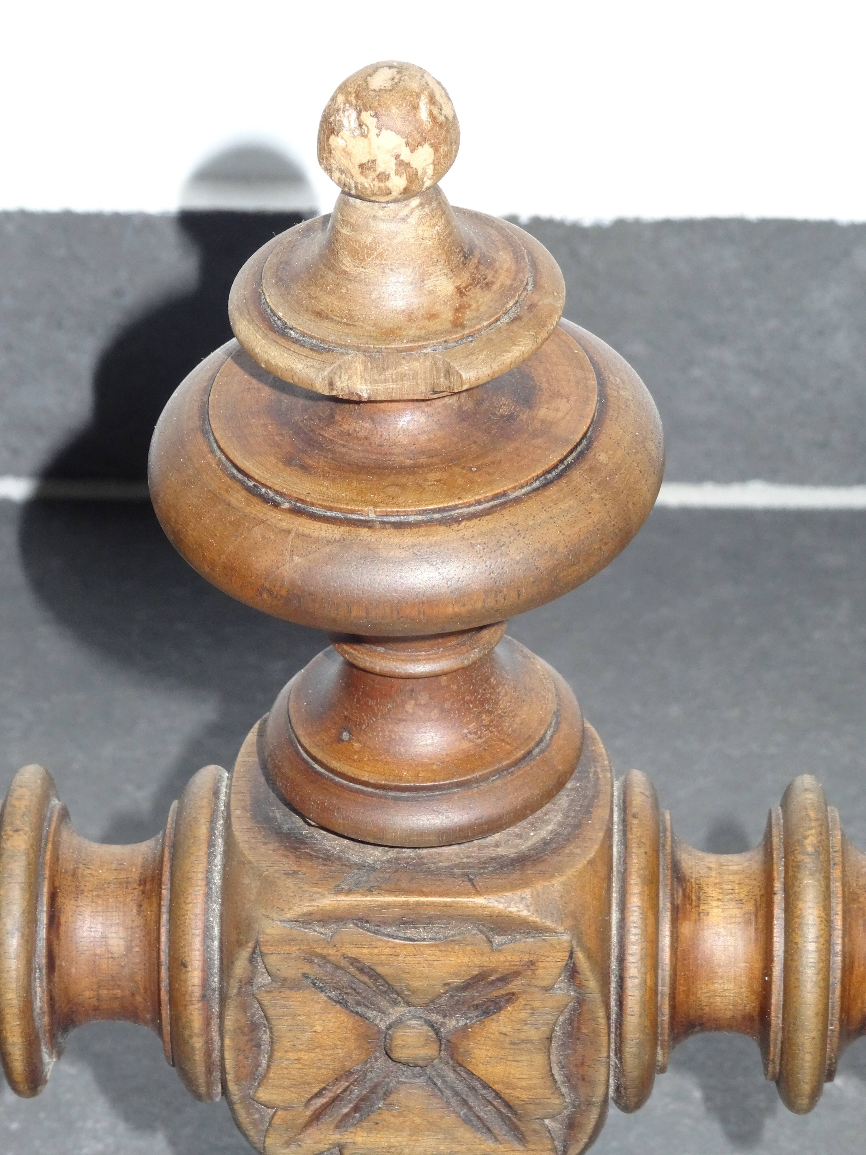 Table or desk Louis XIII