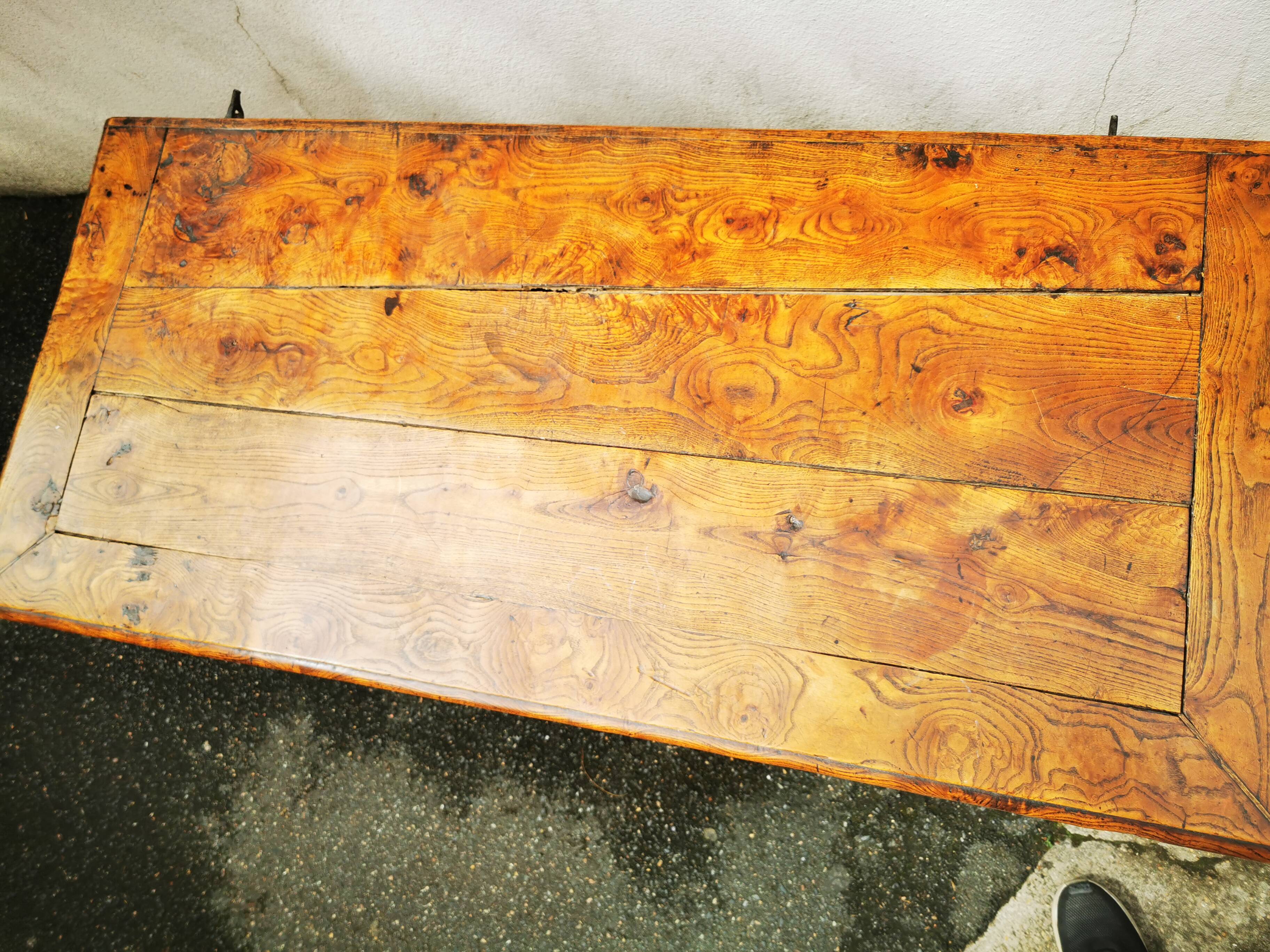 Maie, walnut/oak chest, early 19th century
