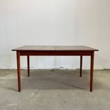 Scandinavian table with extensions