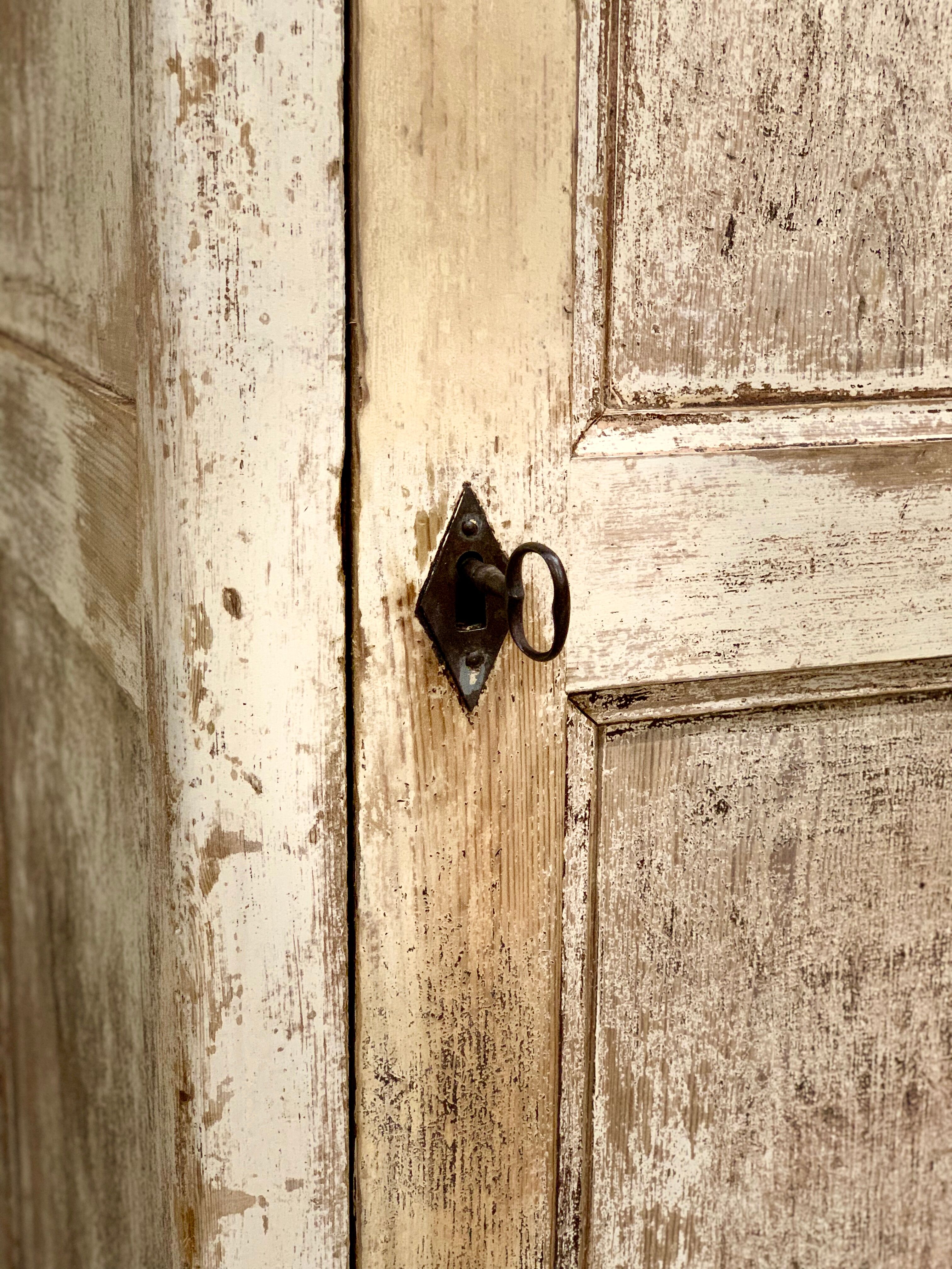 Bonnetière cabinet 1920