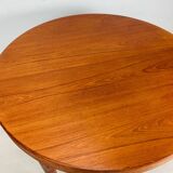 Extendable round table