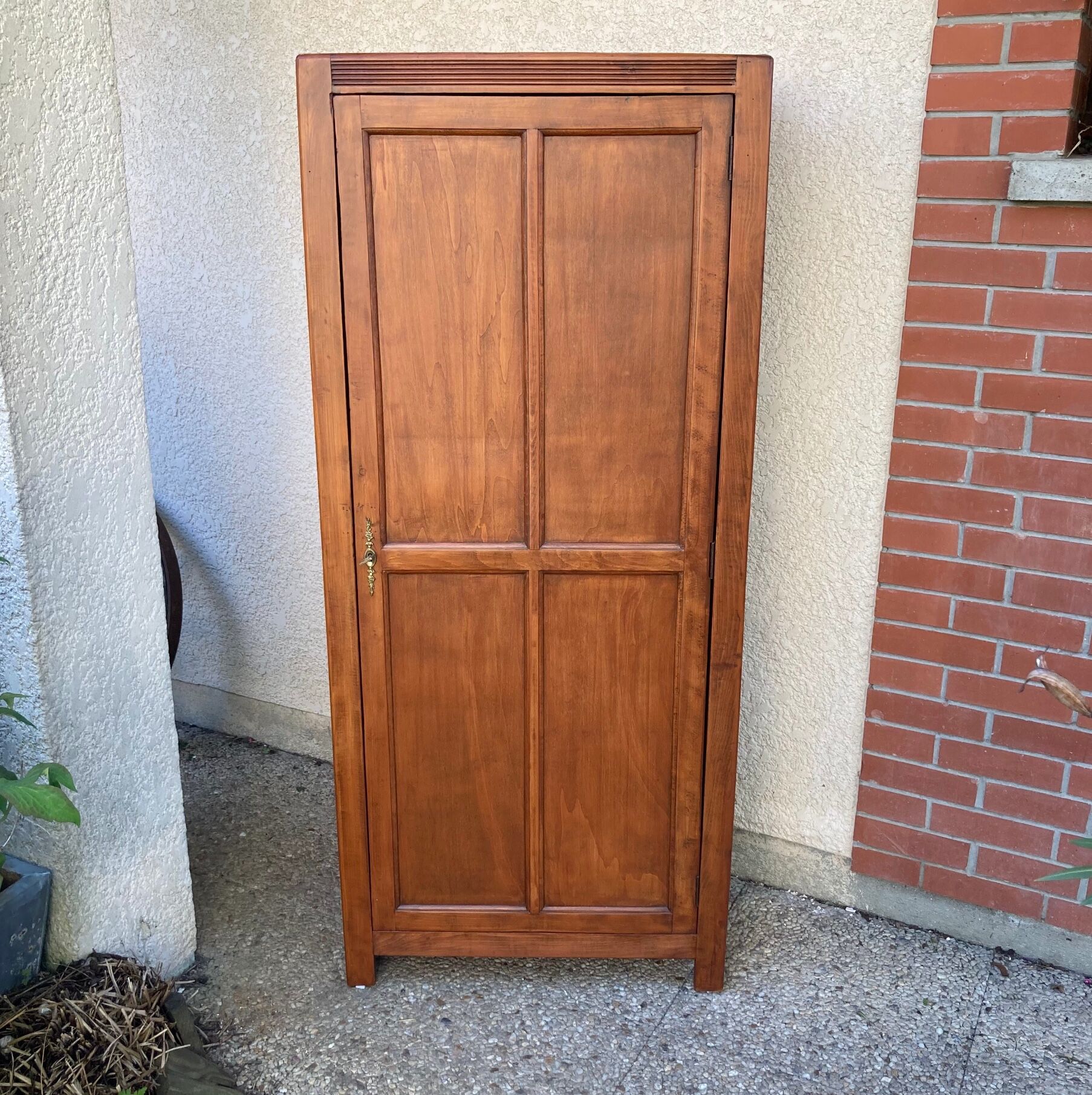 Old Parisian bonnetière