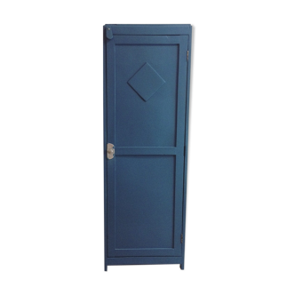 Locker room cabinet