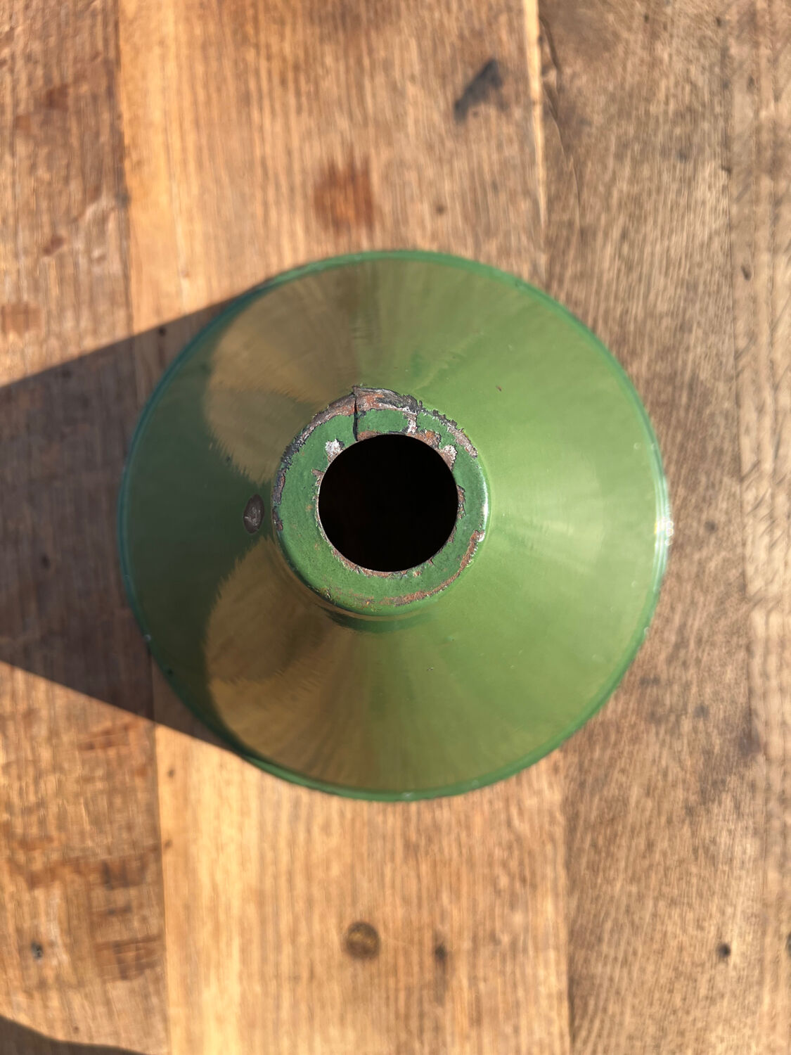 Industrial lampshade in enamelled sheet metal in conical shape
