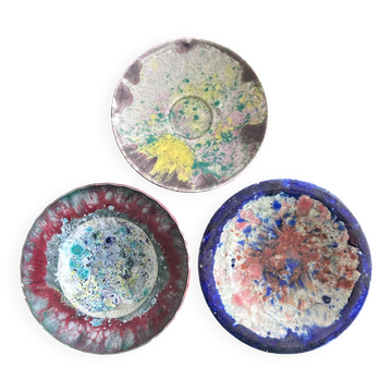 Série de 3 assiettes multicolores