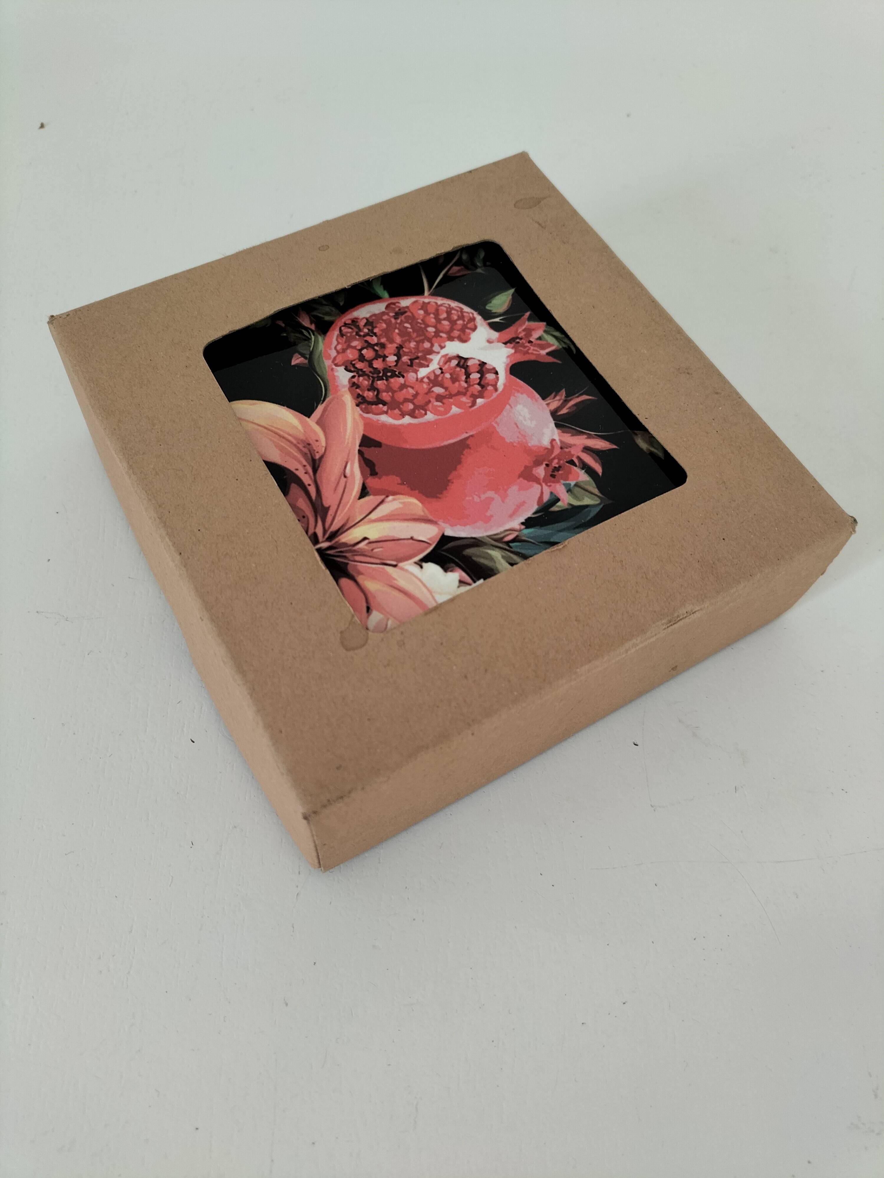 4 Orval coasters – Exotic decor with parrots and pomegranates
