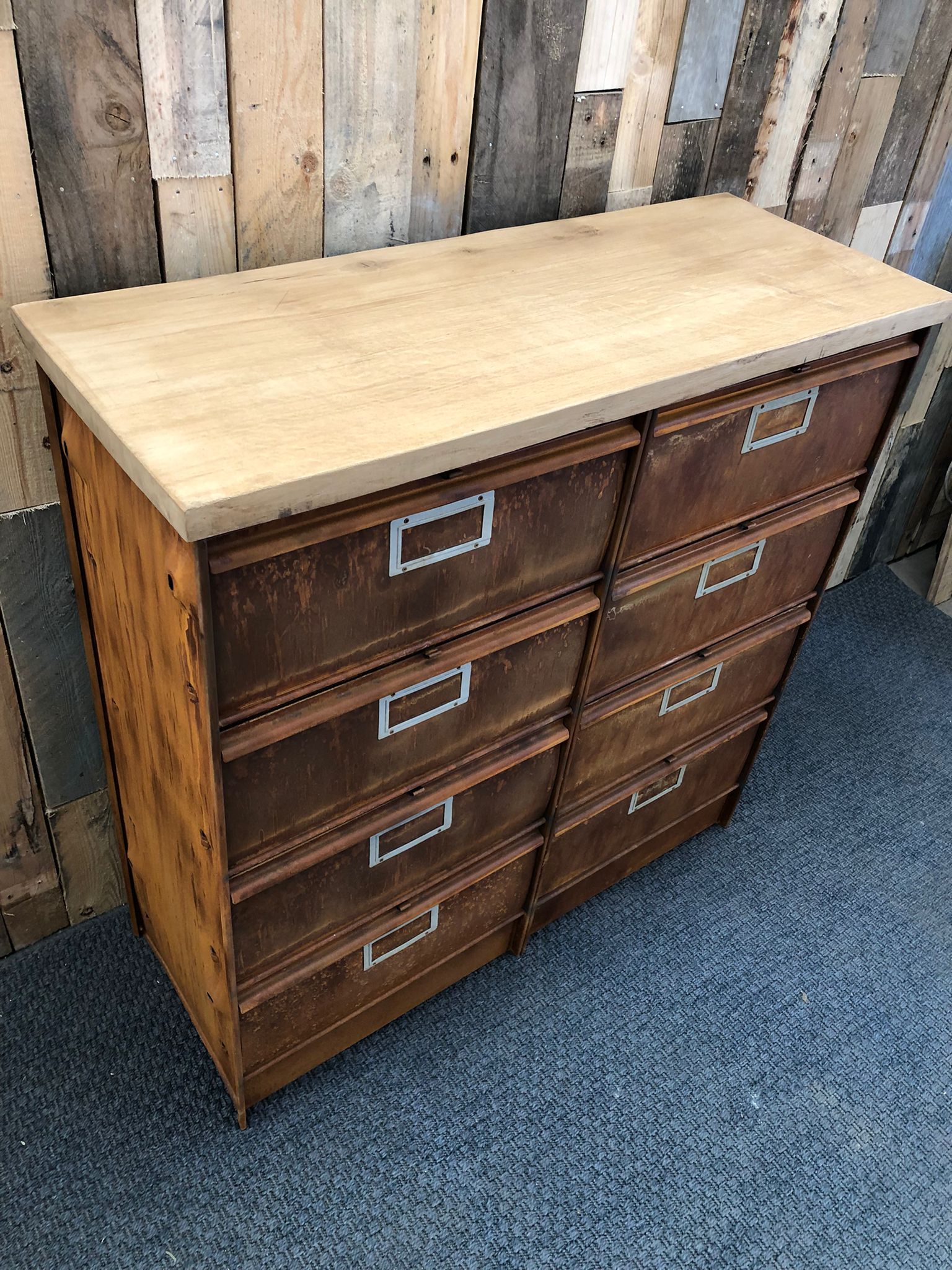 Meuble industriel à clapets chaussures Roneo effet rouillé