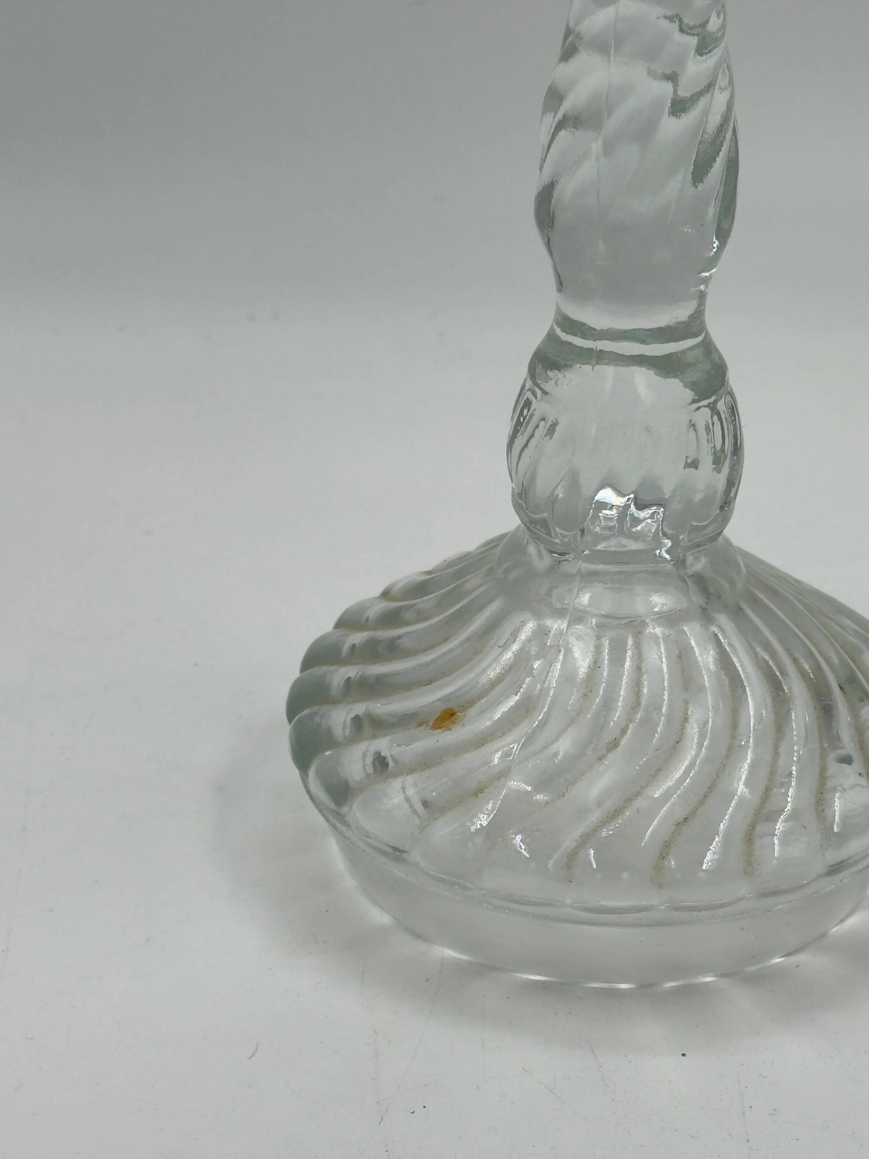 Bougeoir vintage en verre pressé torsadé