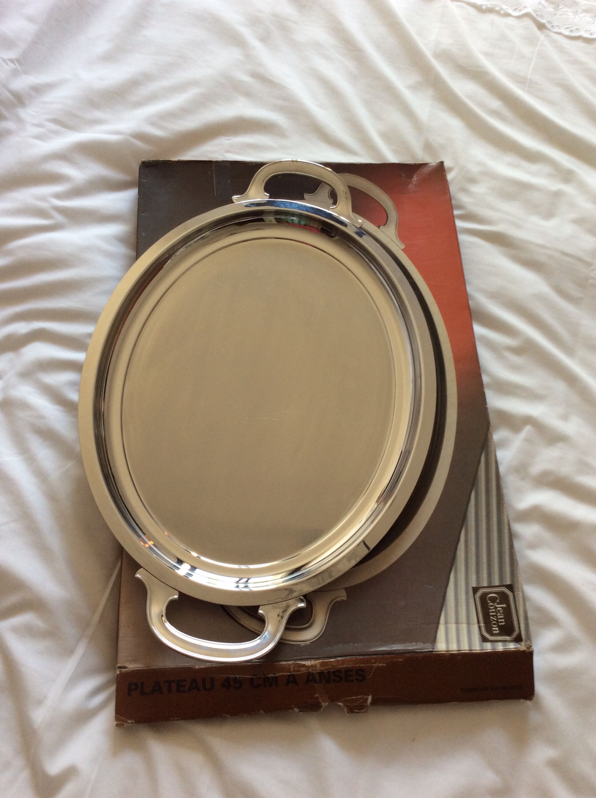 Oval top with stainless steel handles