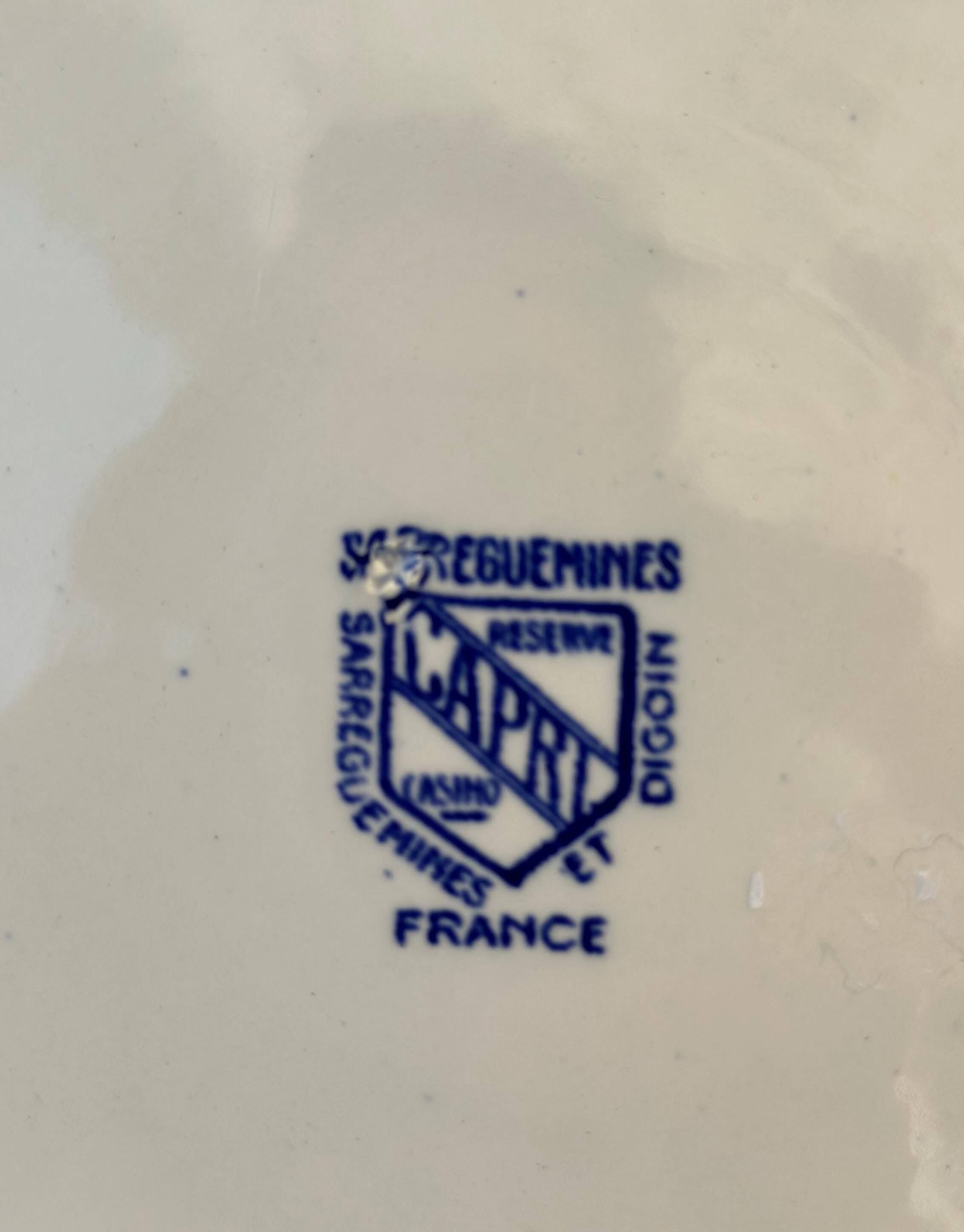 Large shallow dish in Sarreguemines earthenware, "Capri" model.