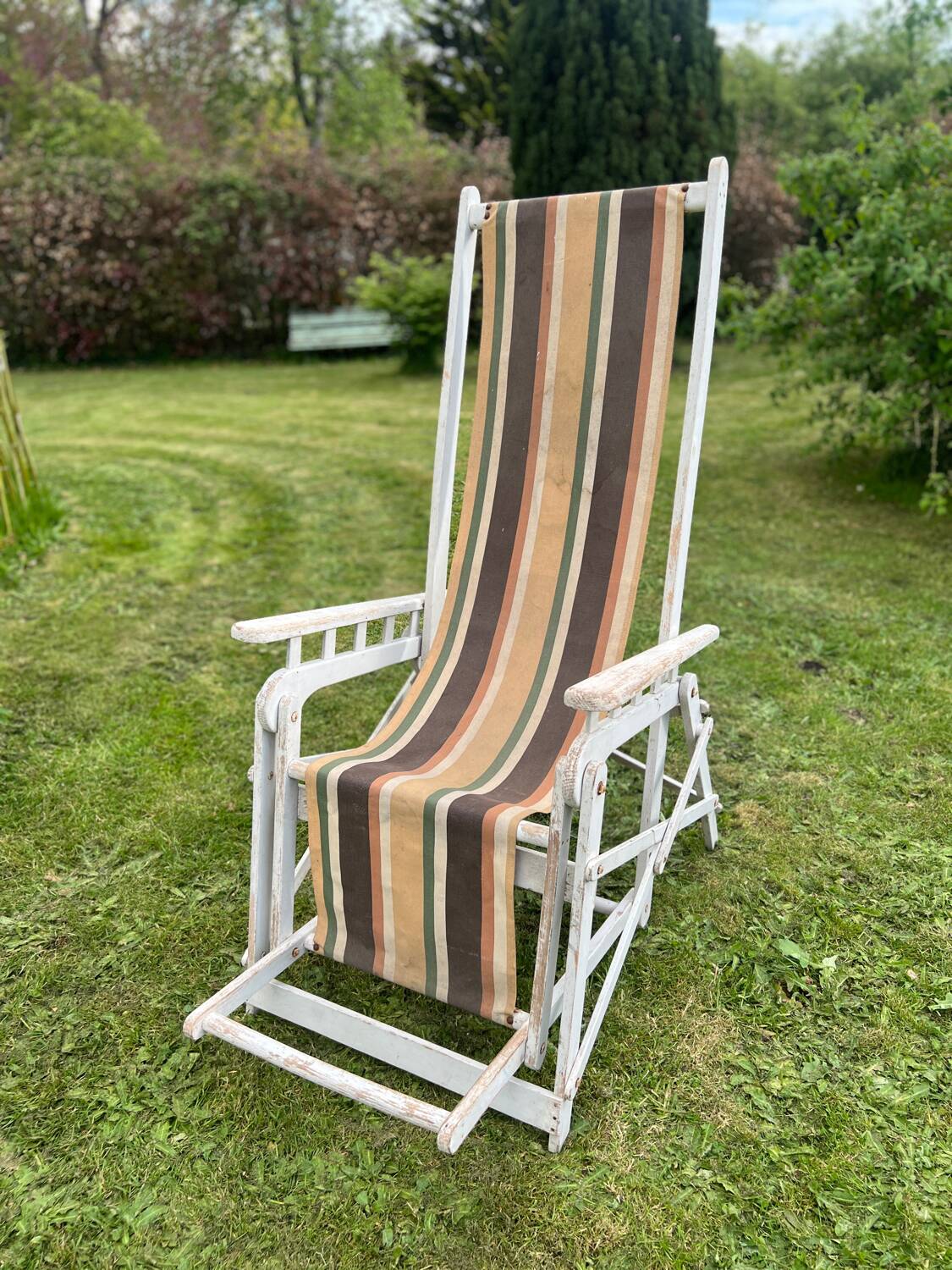 Old lounge chair