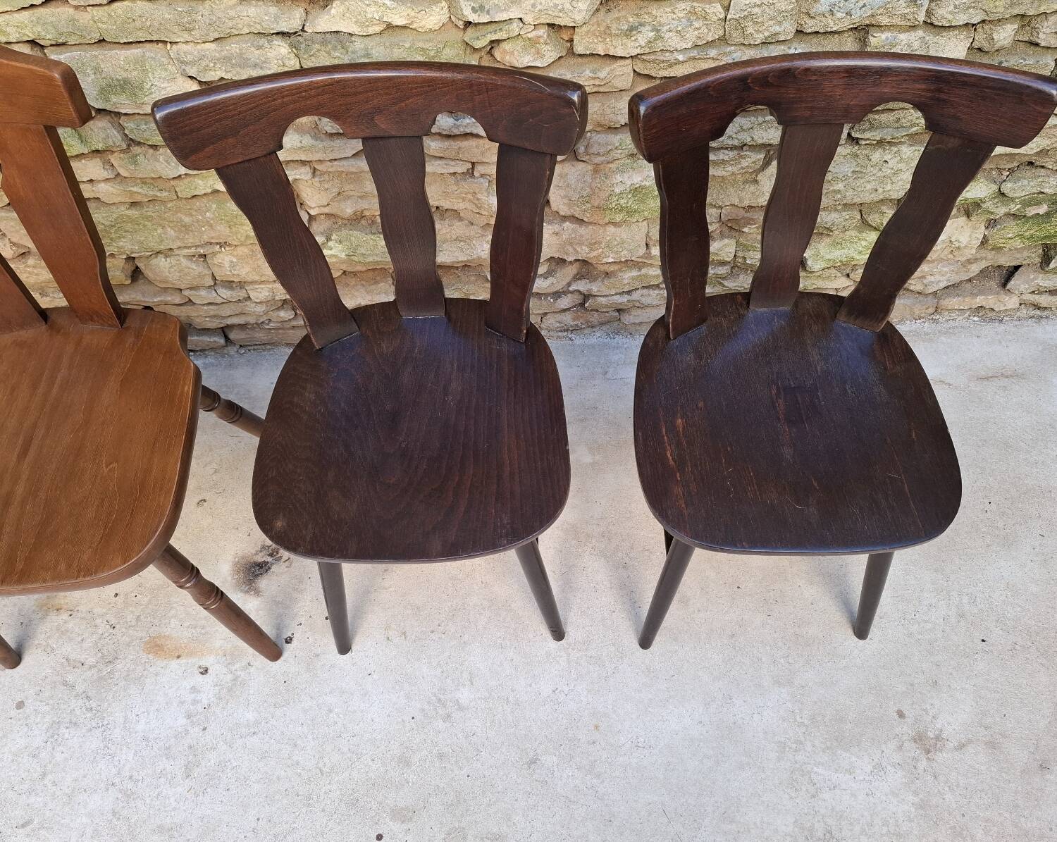 Chaises dépareillées
