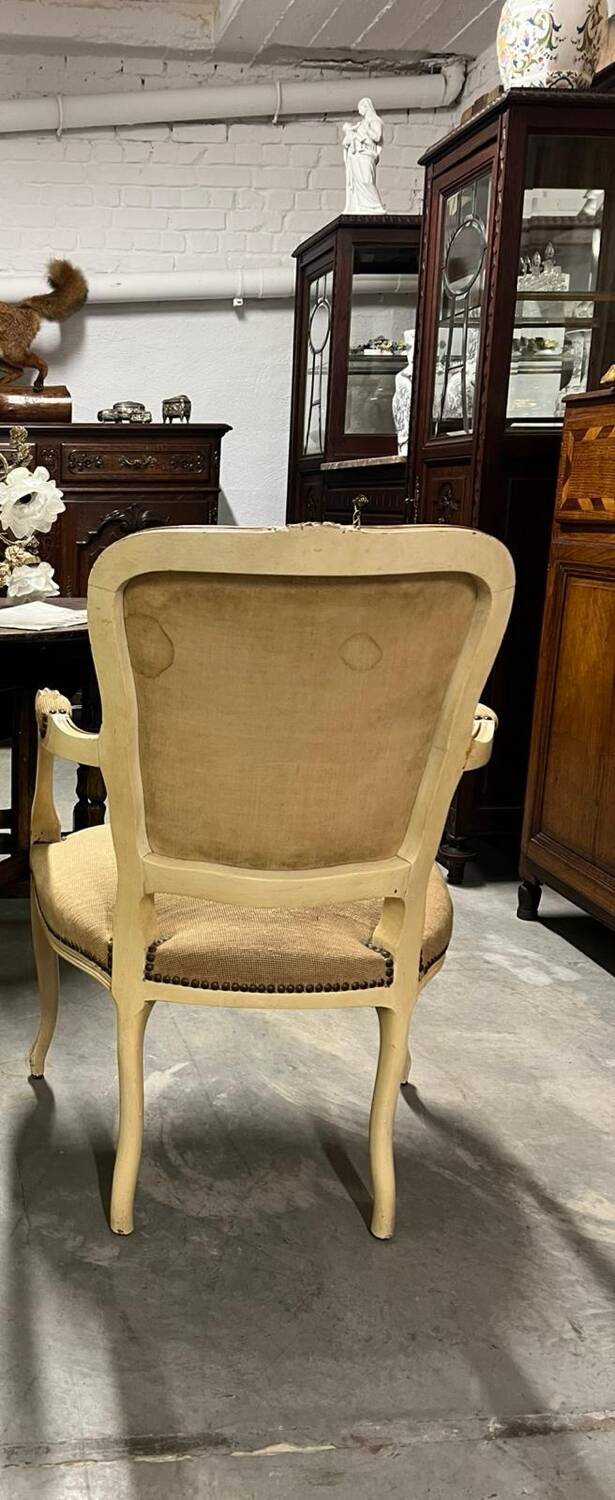 Fauteuil français avec tapisserie florale