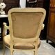 Fauteuil français avec tapisserie florale