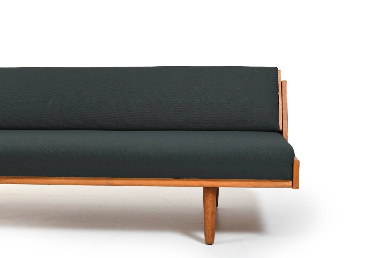 Early Daybed GE-258 by Hans Wegner 1950s / New Upholstery