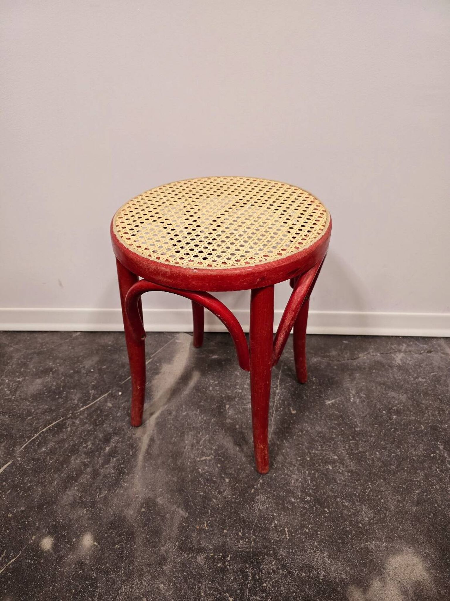 Tabouret craie rouge années 50
