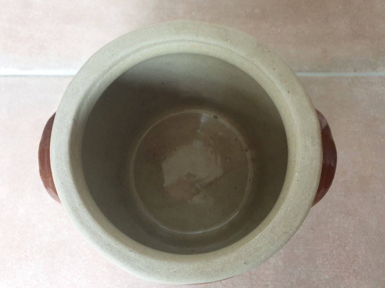 Enamelled stoneware pot