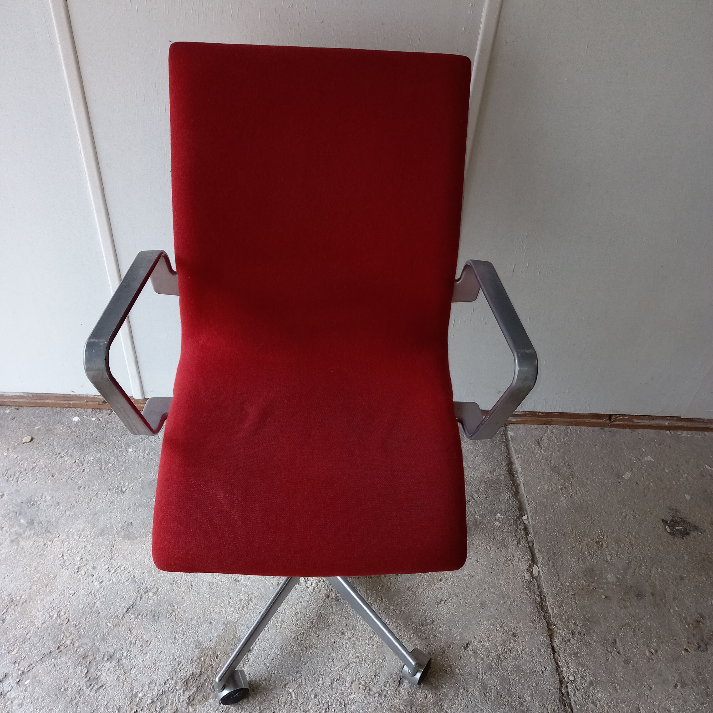 Fritz Hansen's office chair design Arne Jacobsen