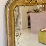 Miroir ancien Louis-Philippe sculpté et doré à la feuille