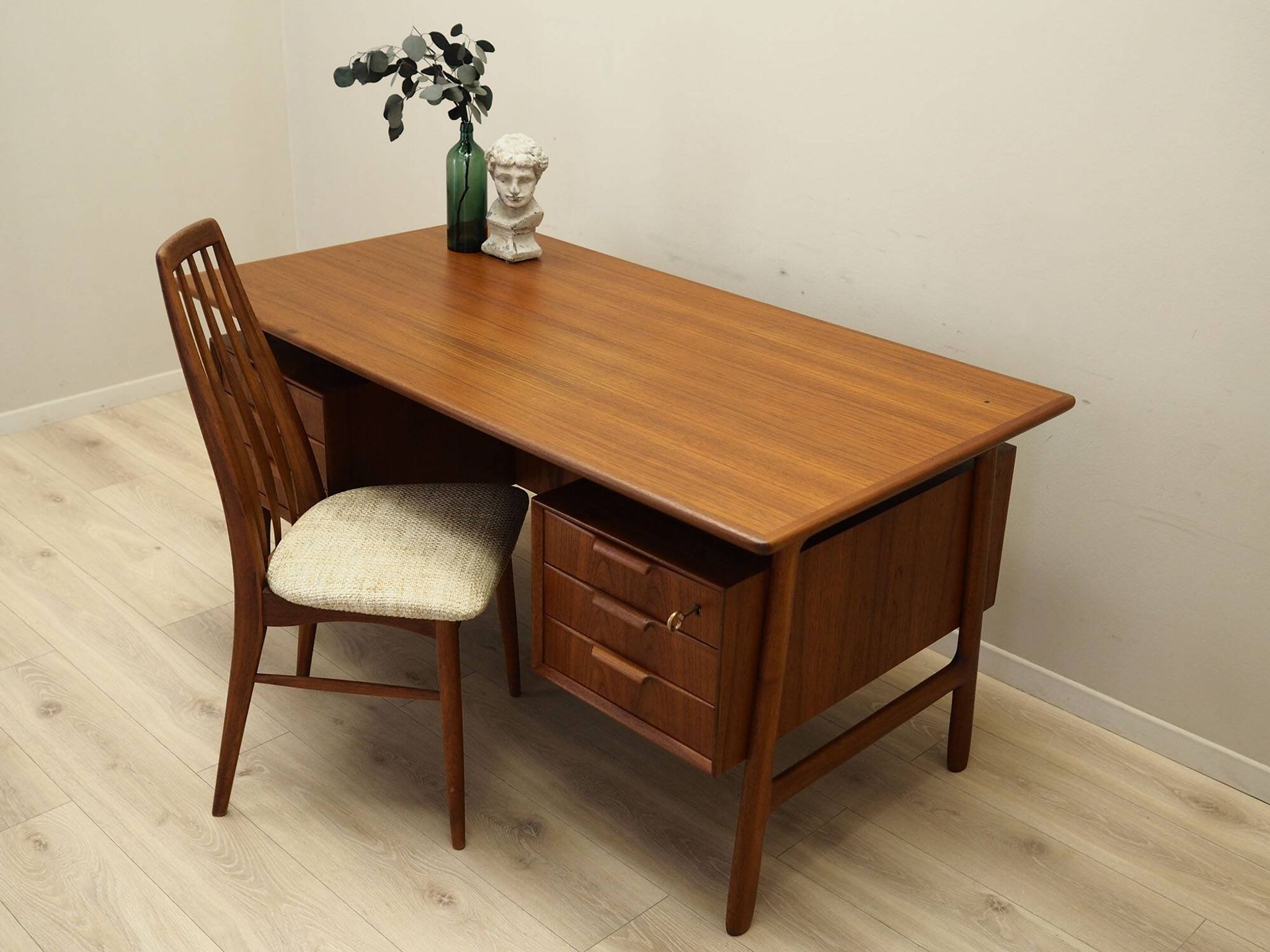 Bureau en teck, design danois, années 1970, fabricant : Omann Jun