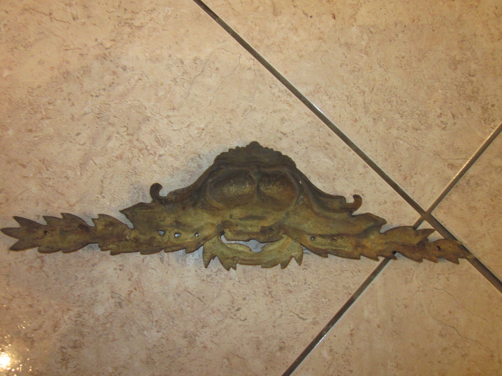 Former fronton in bronze