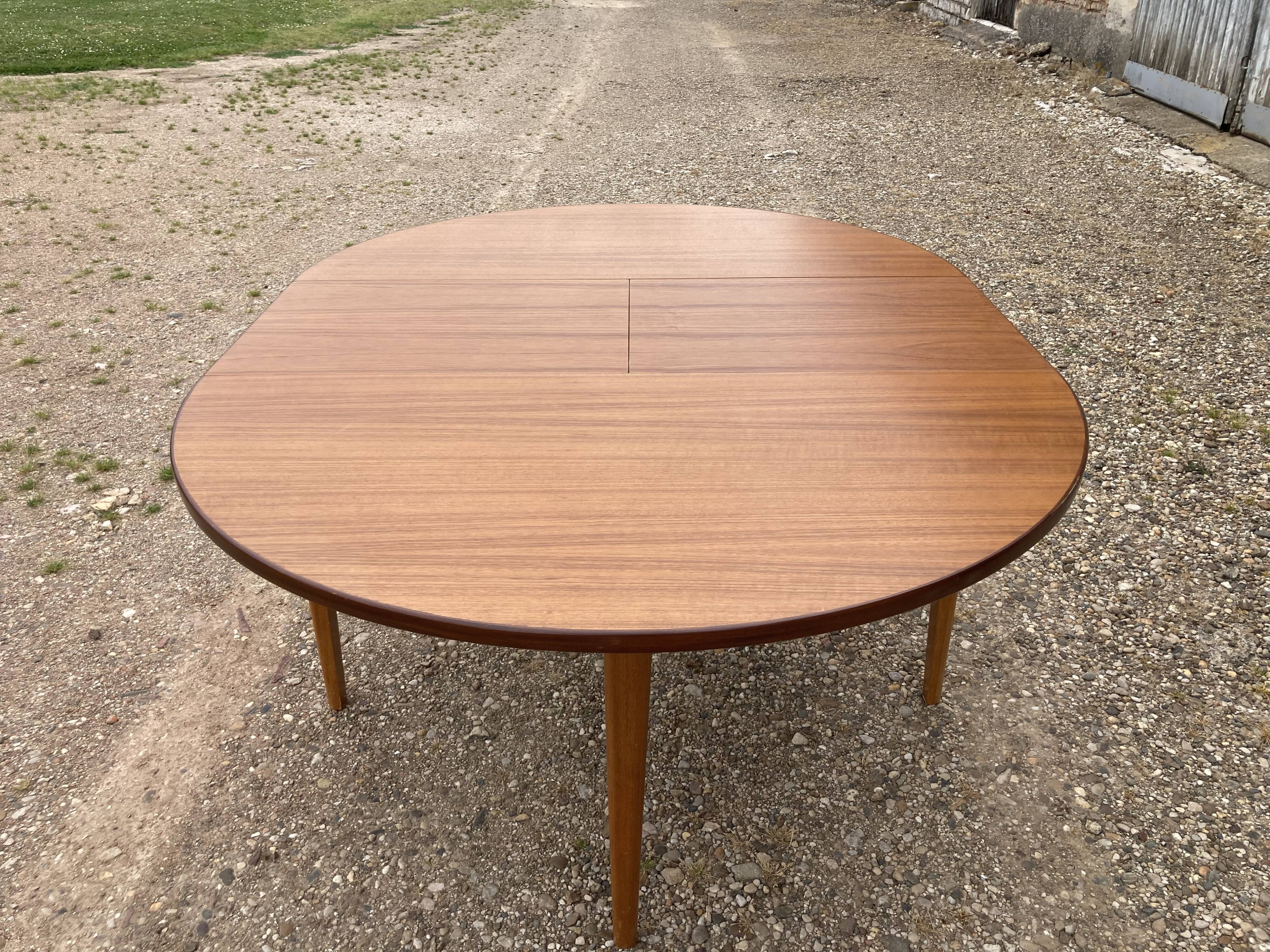 Scandinavian round table with extension