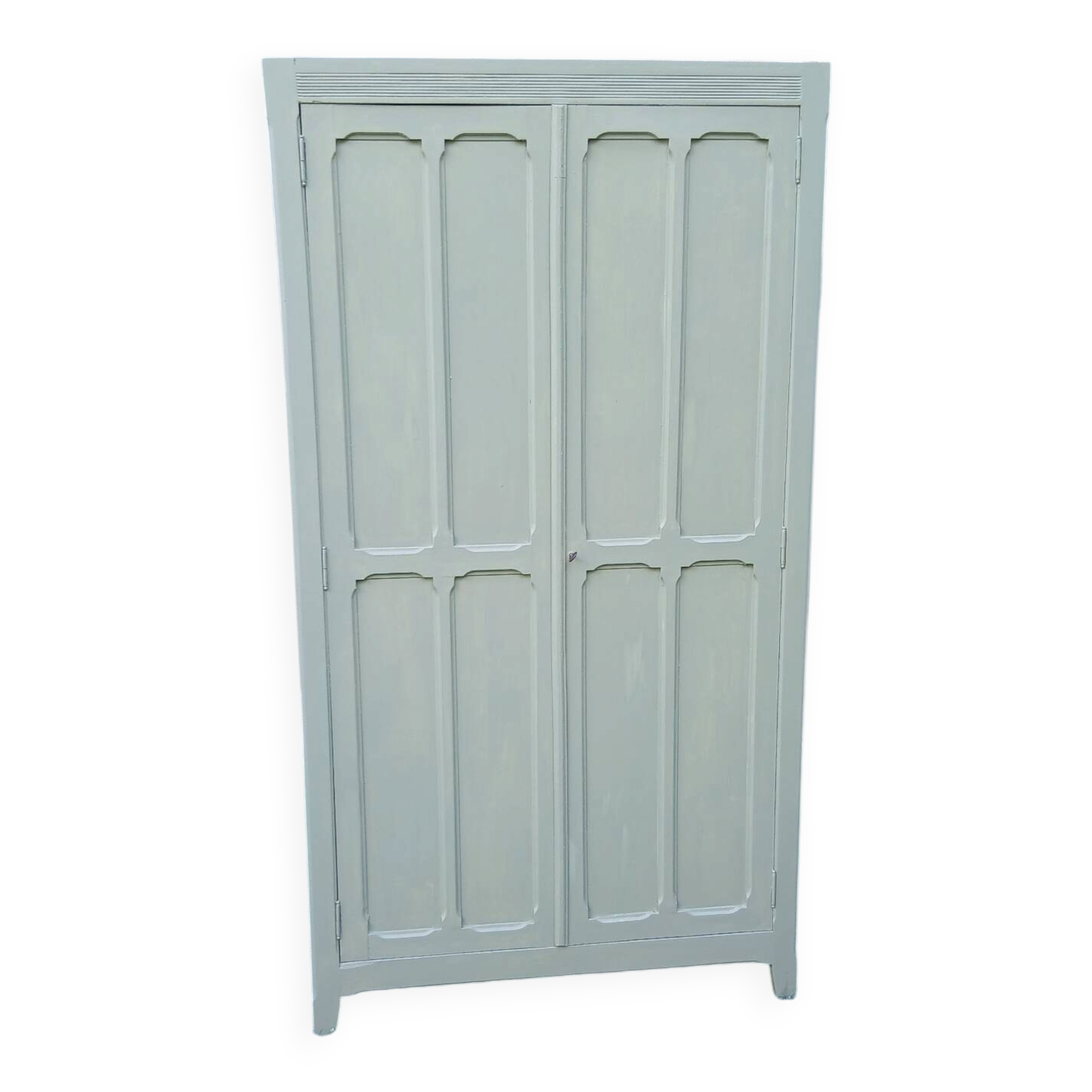 Parisian wardrobe with 2 doors and 3 shelves in Luxembourg green.