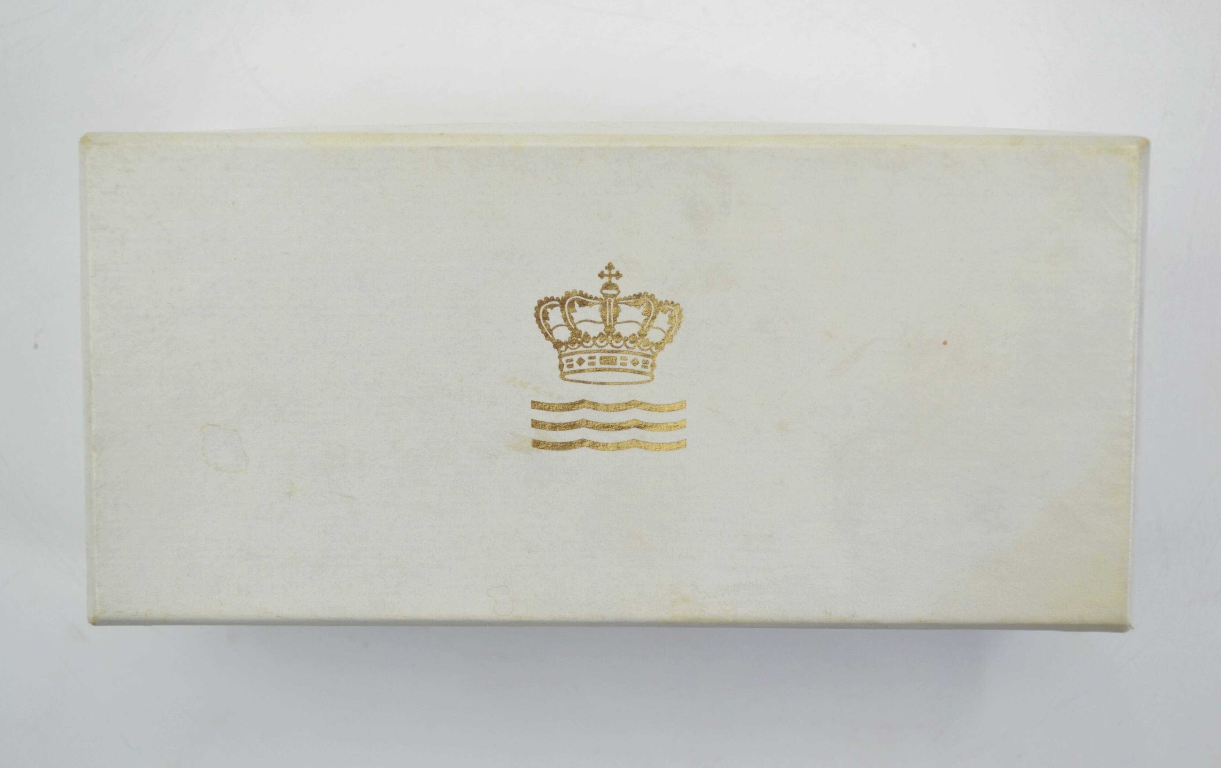 Salt and pepper shakers in earthenware from the Tenera series by Inge-Lise Koefoed for Roya.