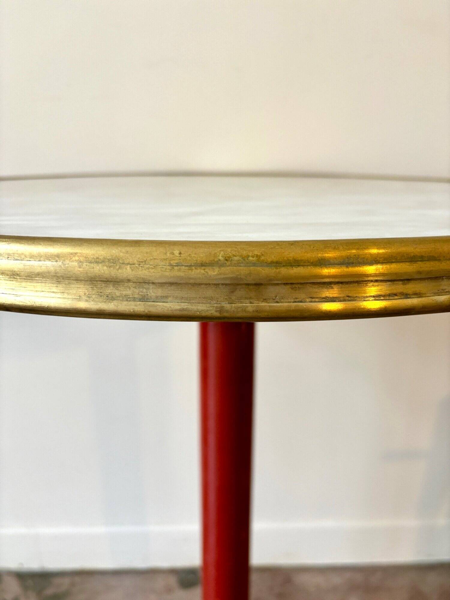 Bistro table in burgundy metal and beige melamine