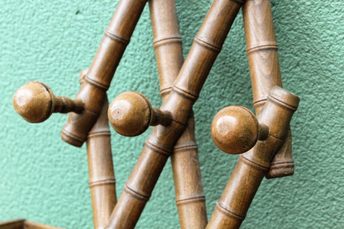 Accordion wall coat rack, bamboo imitation