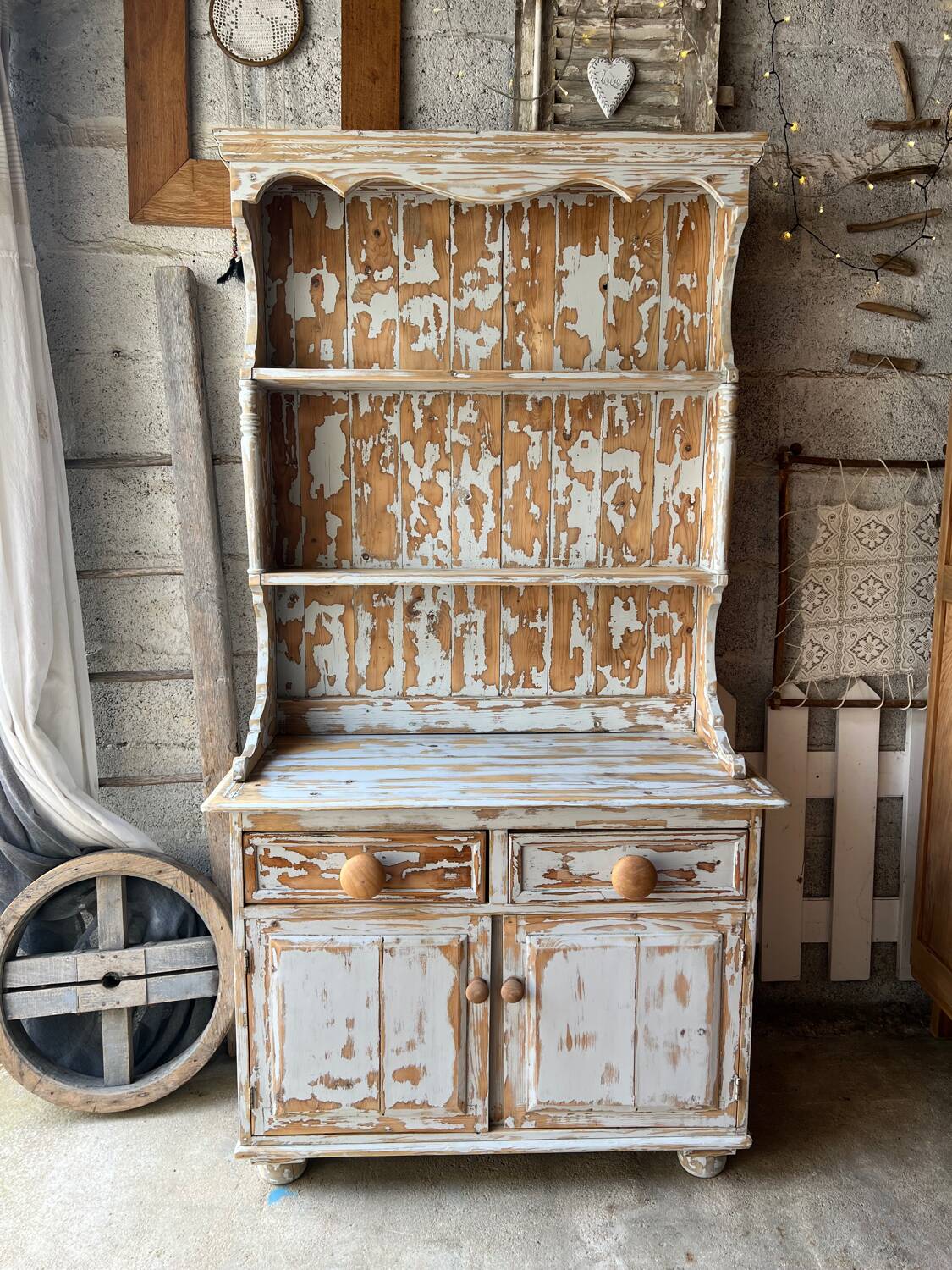English dresser