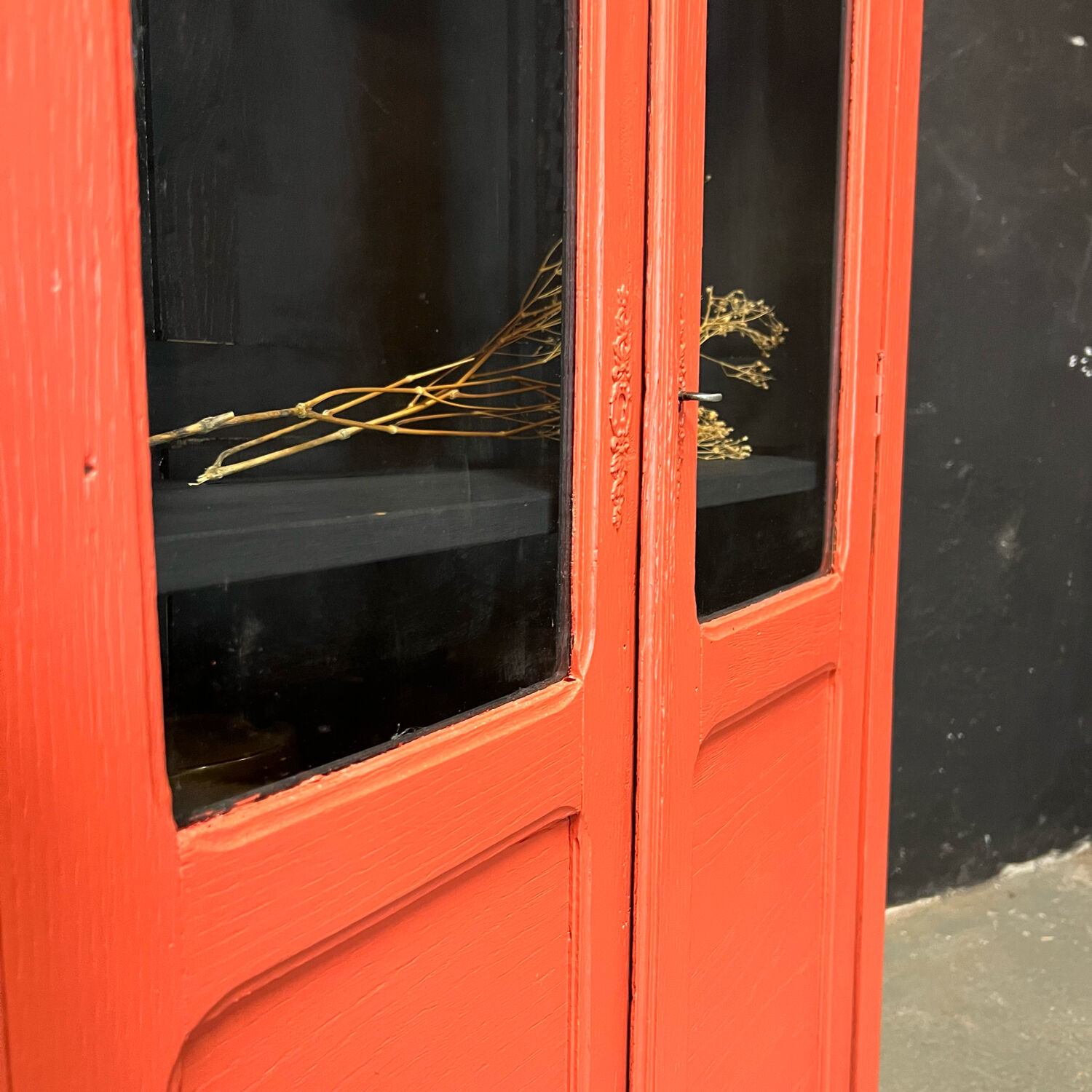 Terracotta glass cabinet