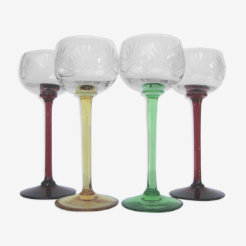 Set de 4 verres calices en cristal taillé