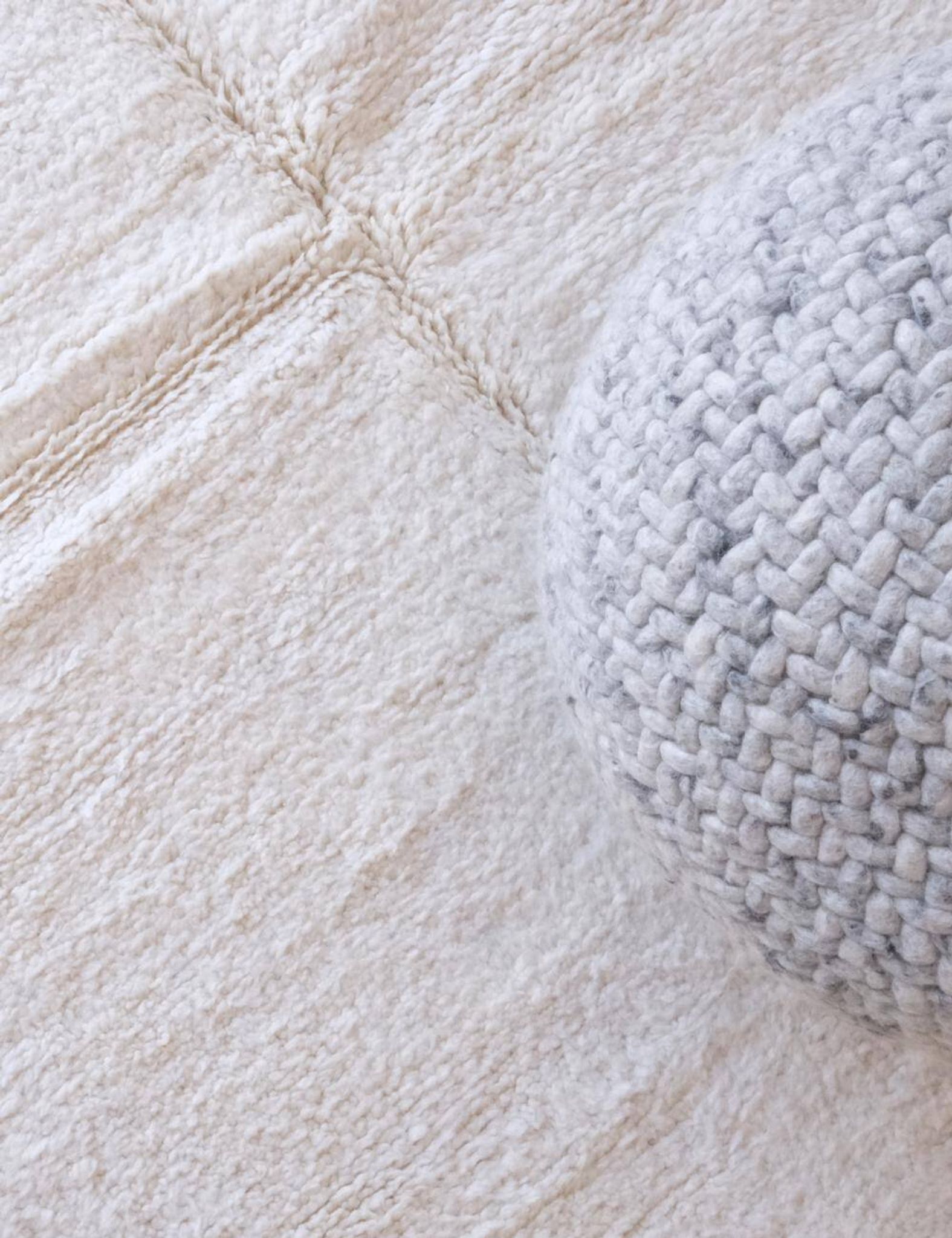 White Berber Rug - 240 x 161 cm