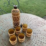 Service a porto ou a aperitif compose d'une carafe et de 6 verres, en verre de couleur ocre et rotin