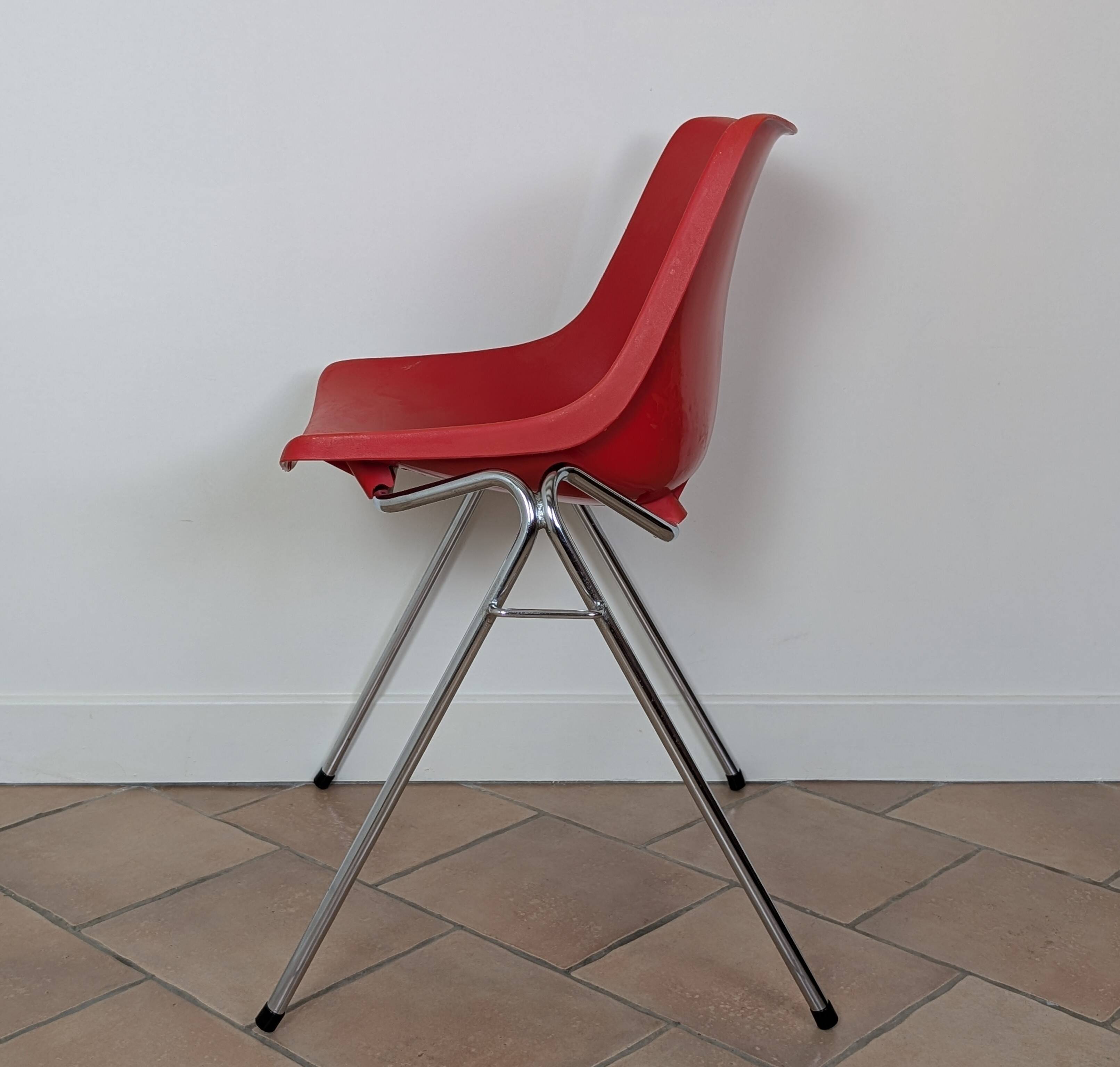 Lafargue L202 stackable chairs