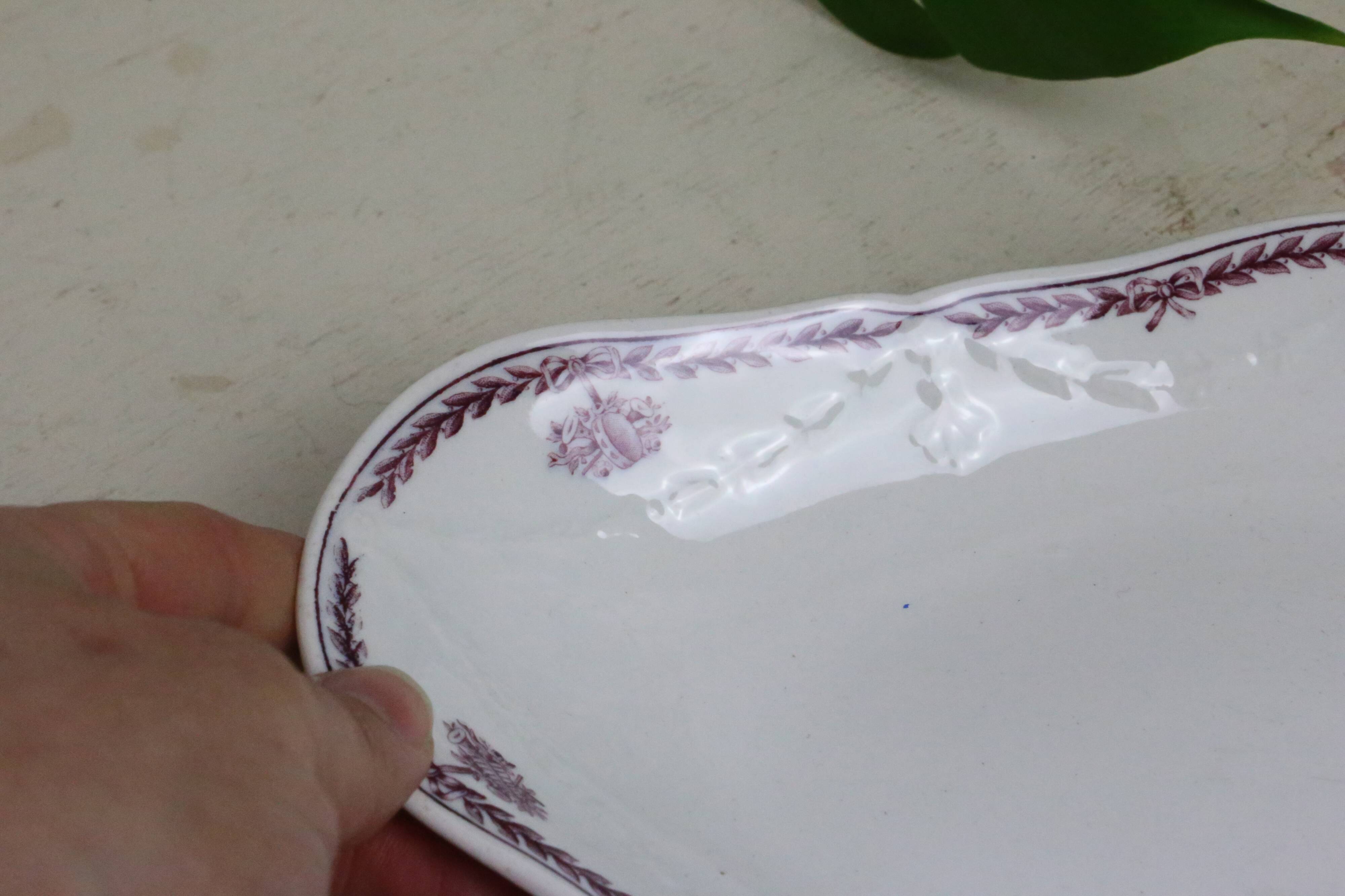 English Wedgwood earthenware dish, La Paix model