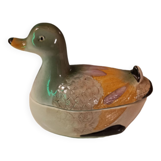 Box in the shape of a slip duck