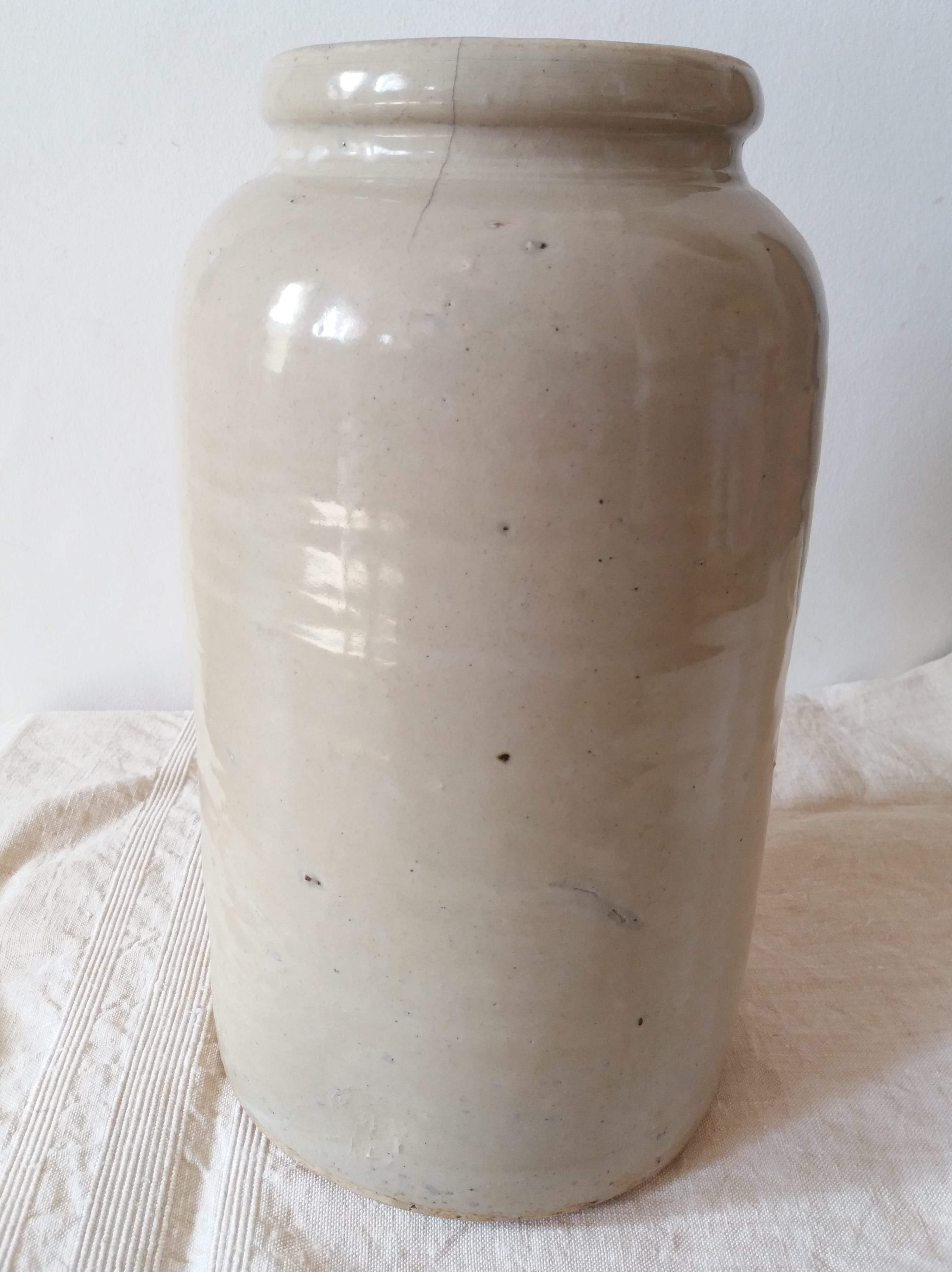 Canned pot in glazed sandstone