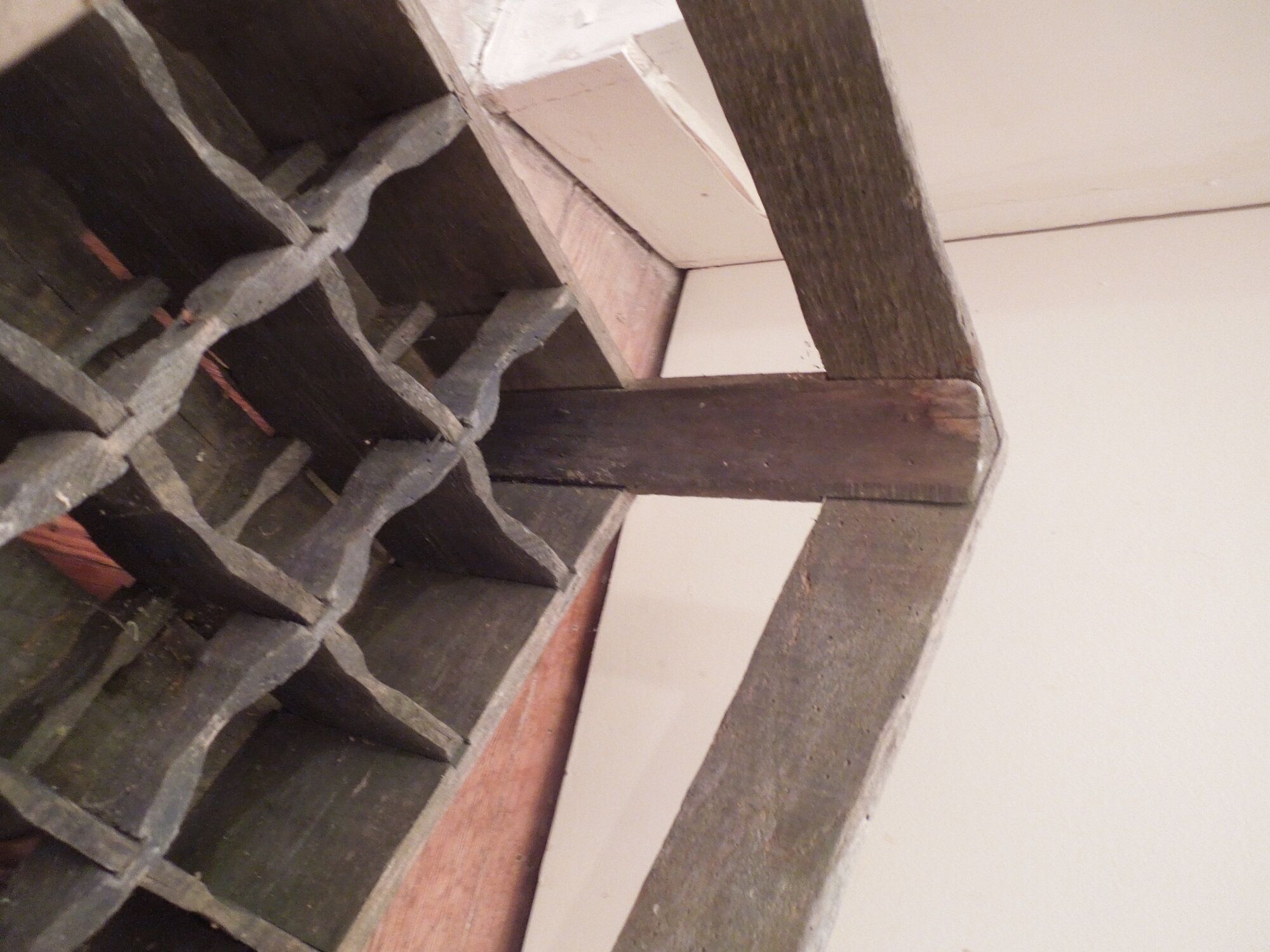 bottle-carrying locker