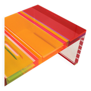 Table basse italienne en plexiglas multicolore et pieds en laiton Studio Superego.